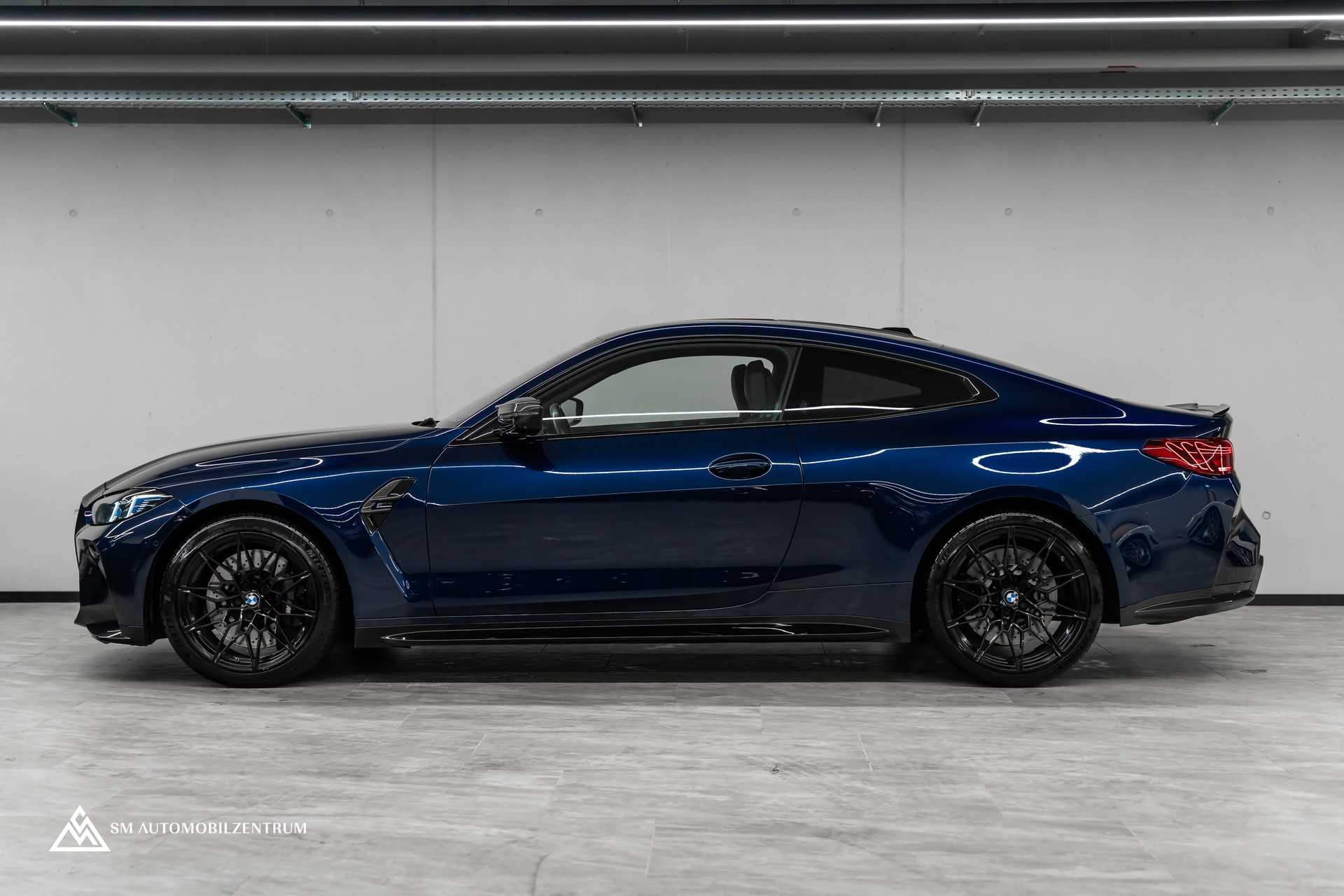 BMW M4 Competition xDrive Coupé / CH / Werksgarantie / Carbon Exterieur & Interieur / Tansanitblau / 360°-image-8