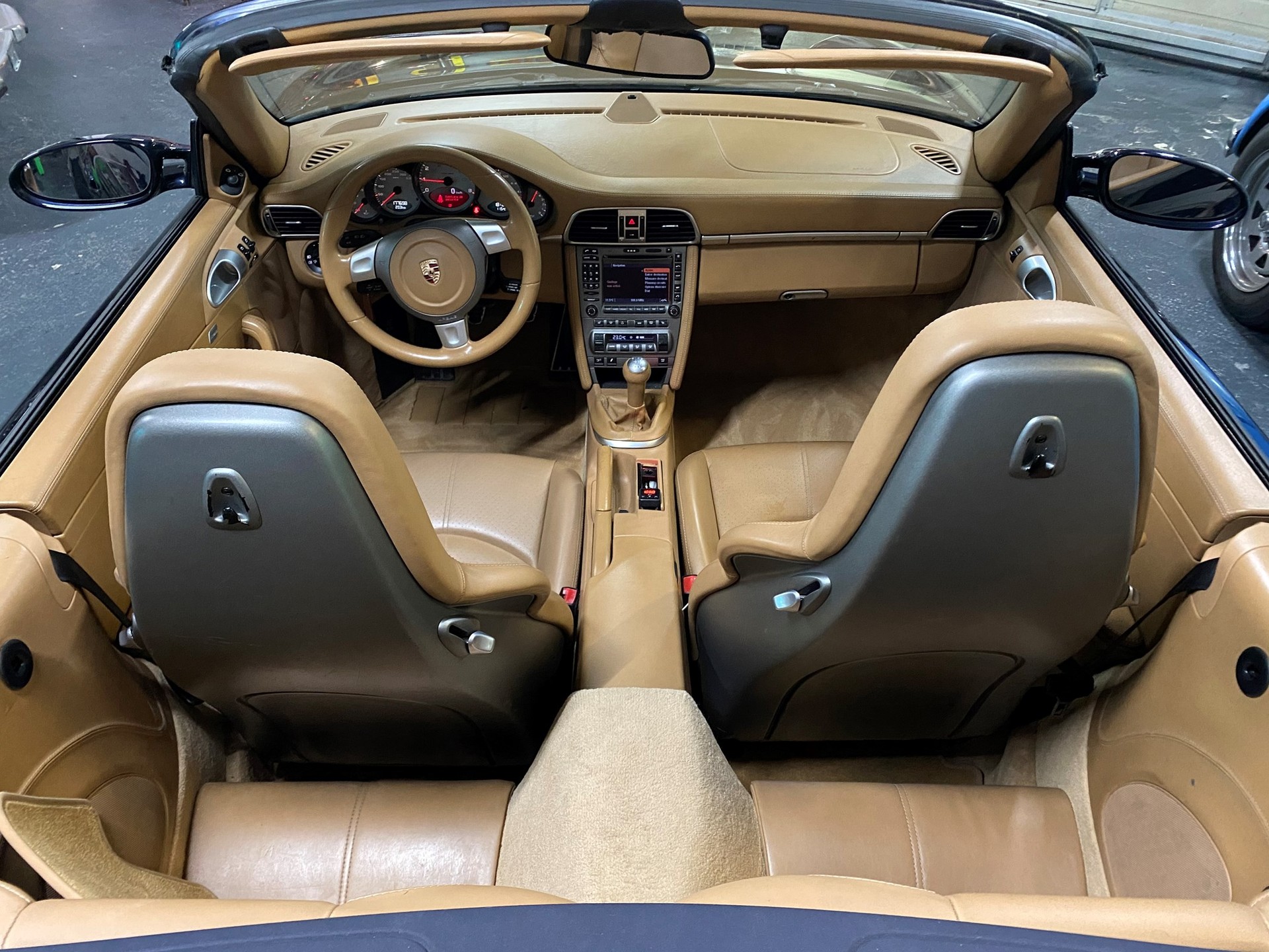 PORSCHE 911 Cabrio Carrera 4S-image-5