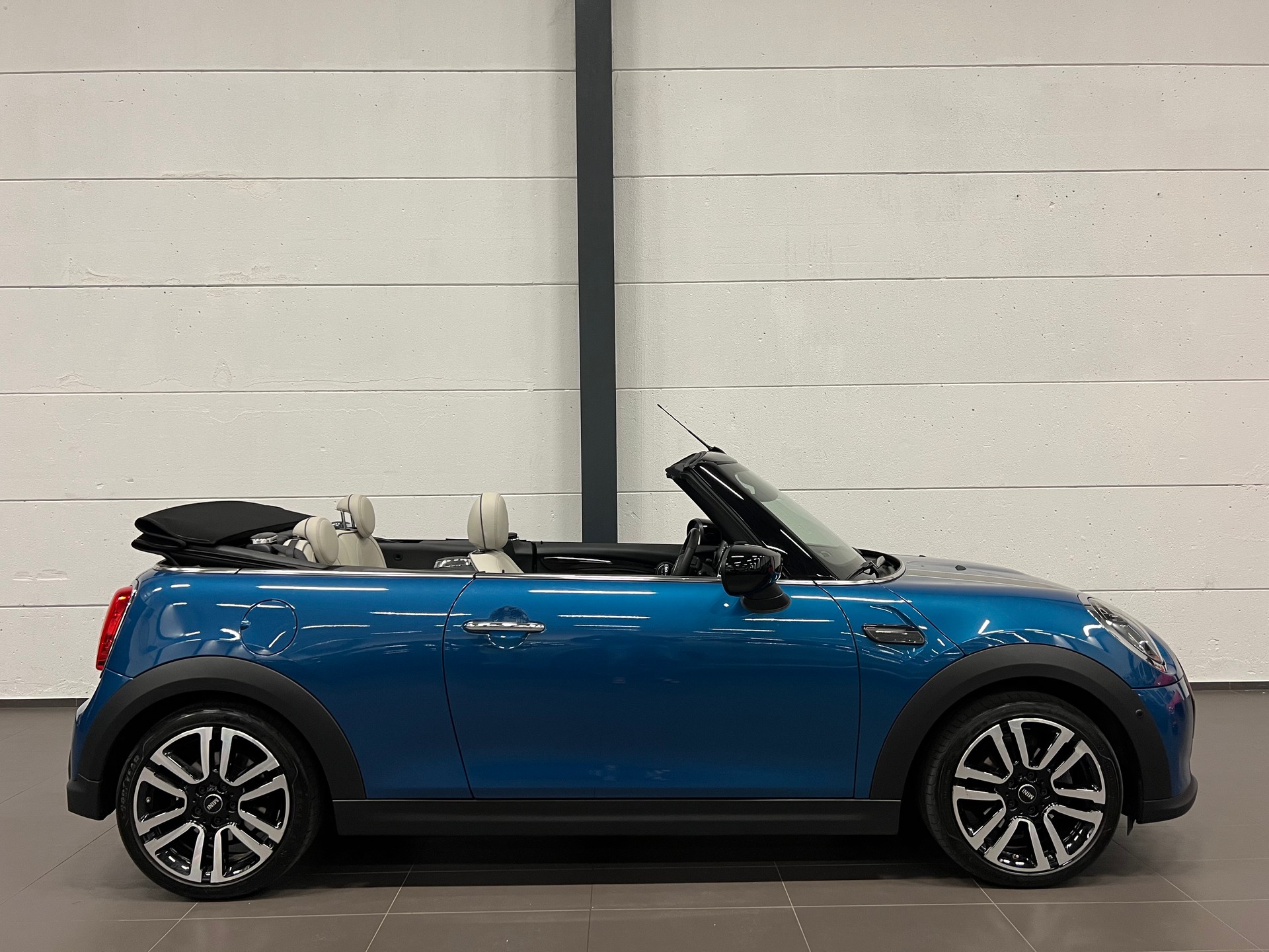 MINI Cooper Cabriolet DKG-image-10