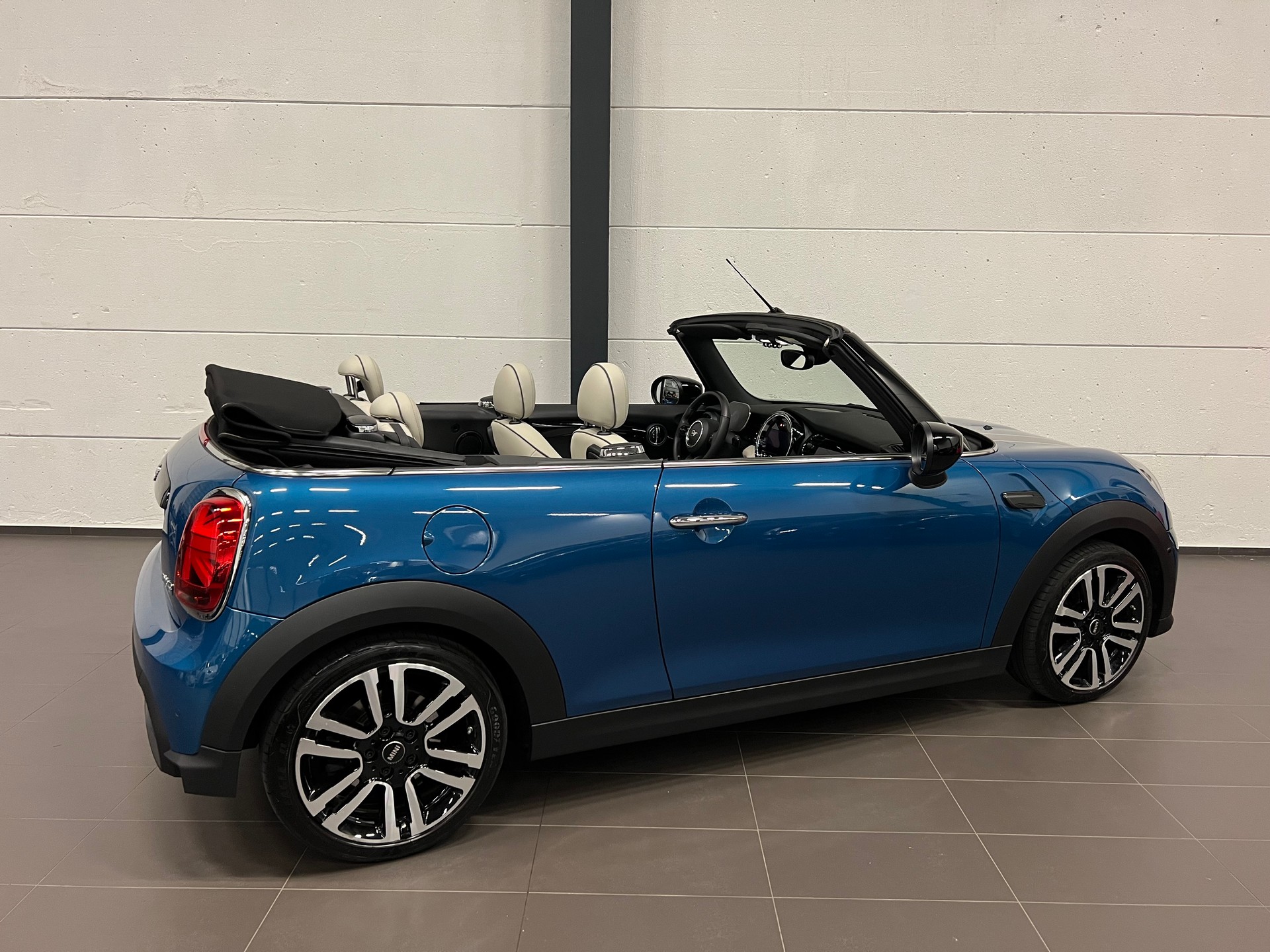 MINI Cooper Cabriolet DKG-image-13