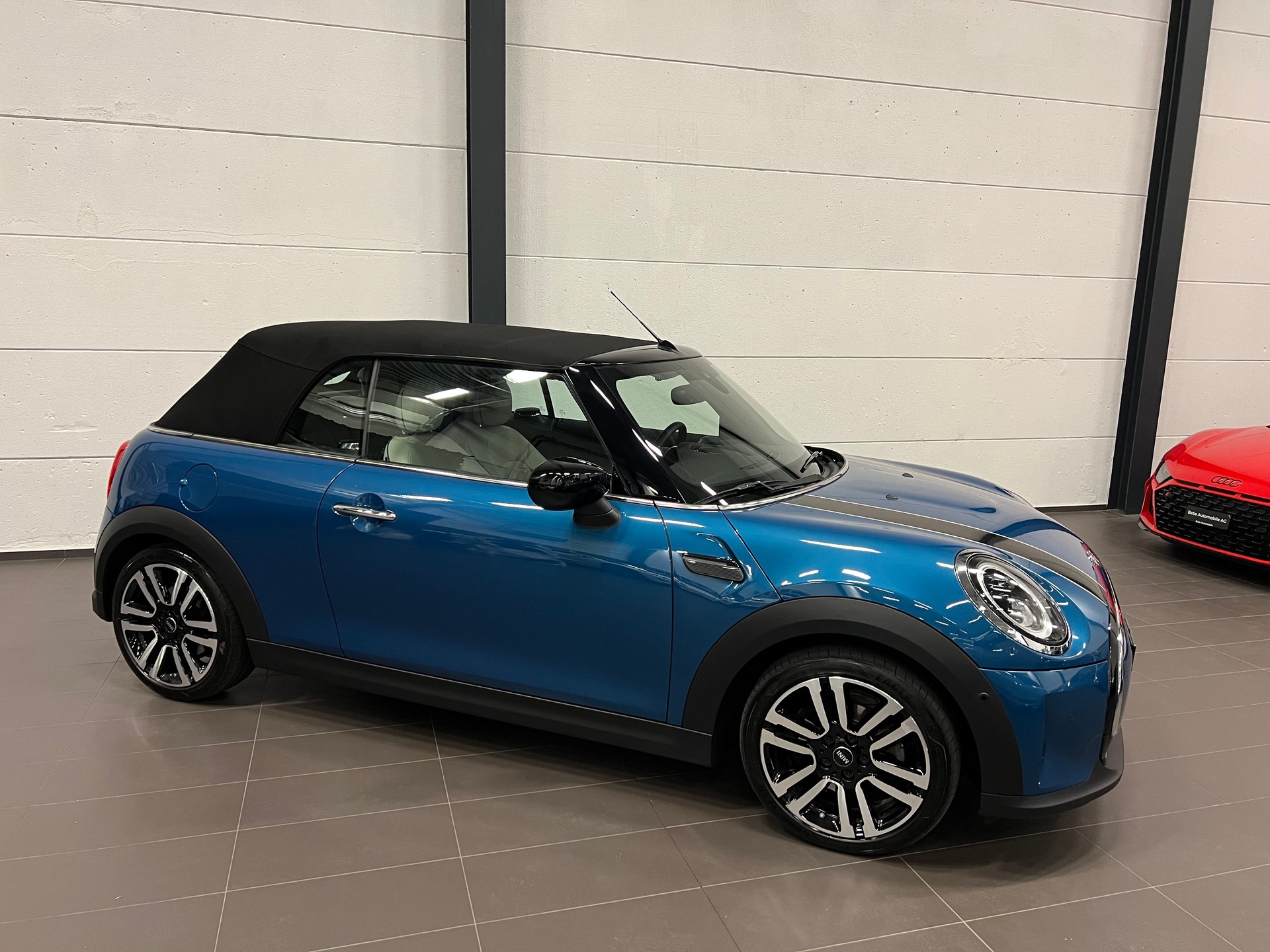 MINI Cooper Cabriolet DKG-showroom-element-3