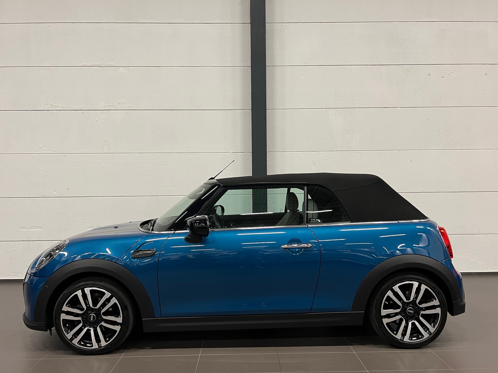 MINI Cooper Cabriolet DKG-image-8