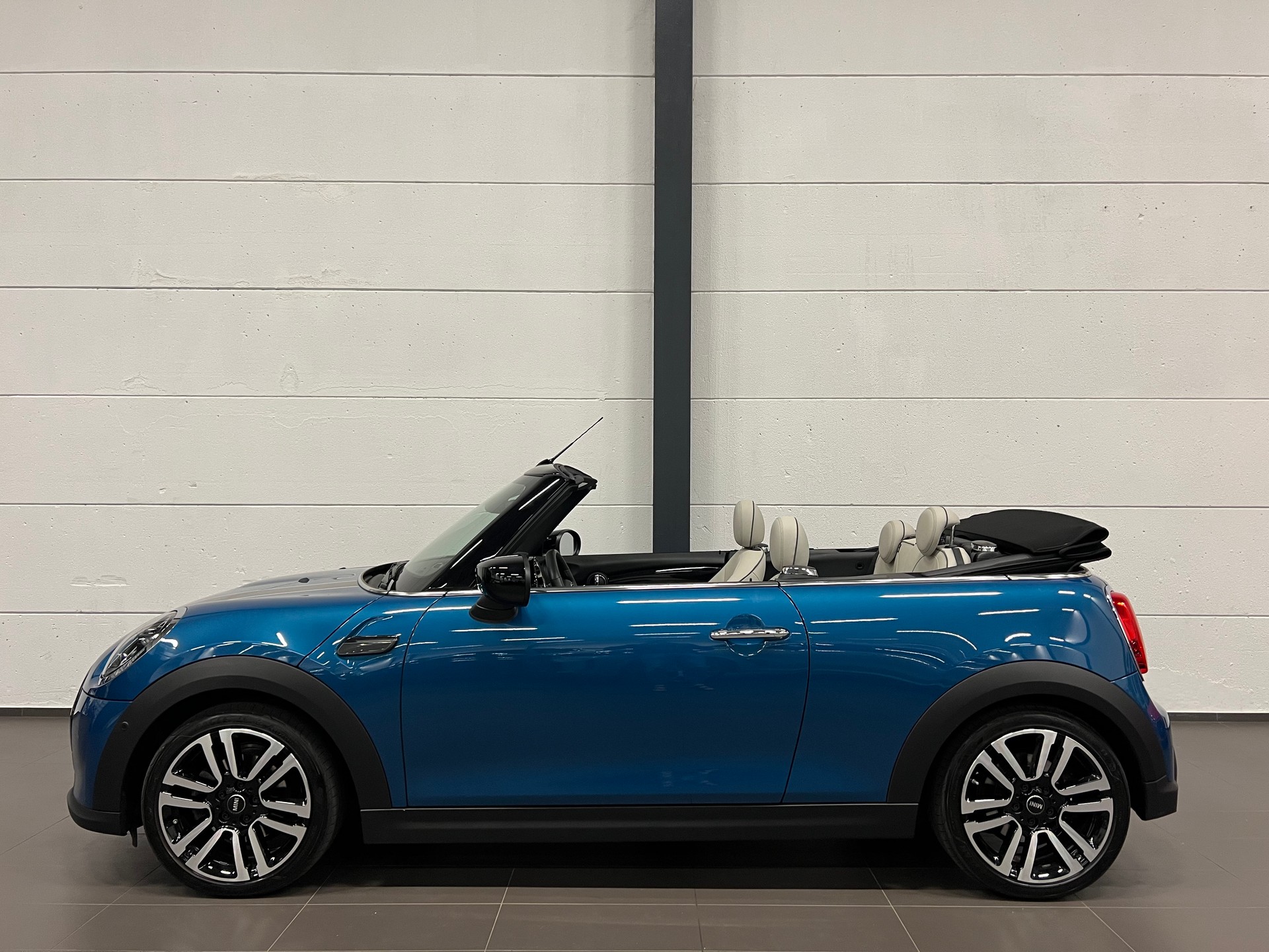 MINI Cooper Cabriolet DKG-image-7