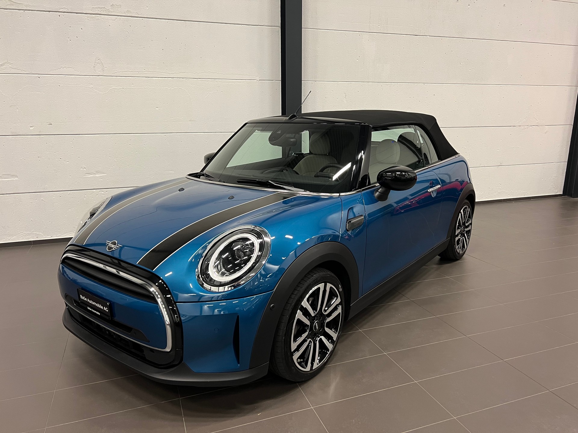 MINI Cooper Cabriolet DKG-showroom-element-2