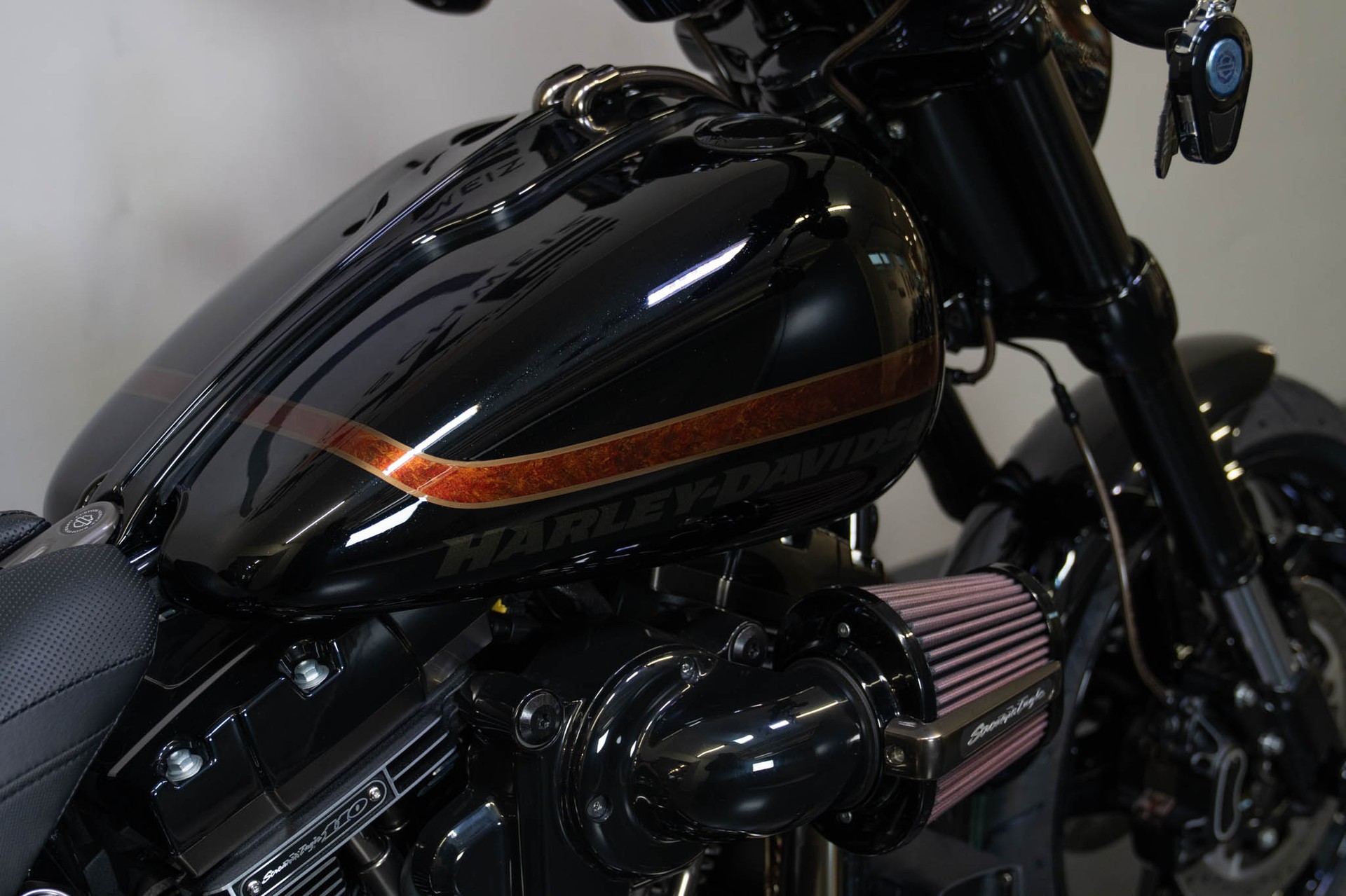 HARLEY-DAVIDSON FXSE Breakout Pro Street CVO ABS-image-4