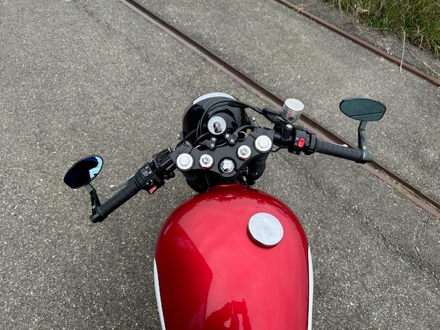 TRIUMPH Bonneville 900 i-image-1