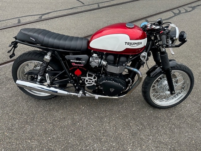 TRIUMPH Bonneville 900 i-image-0