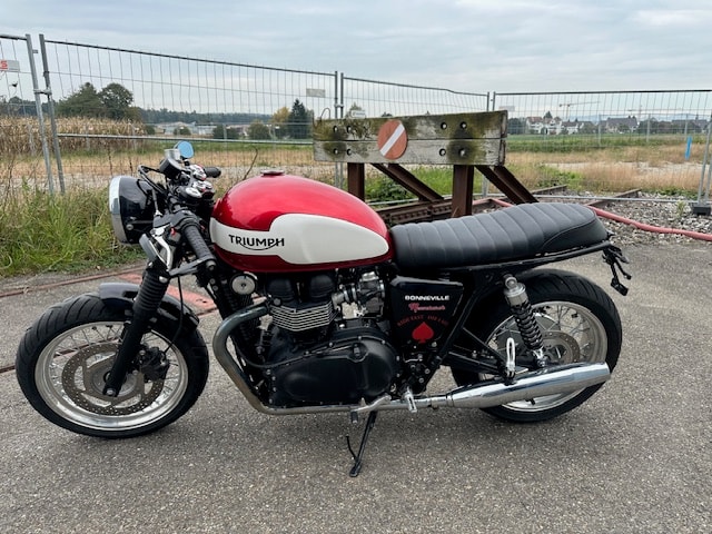 TRIUMPH Bonneville 900 i-image-5