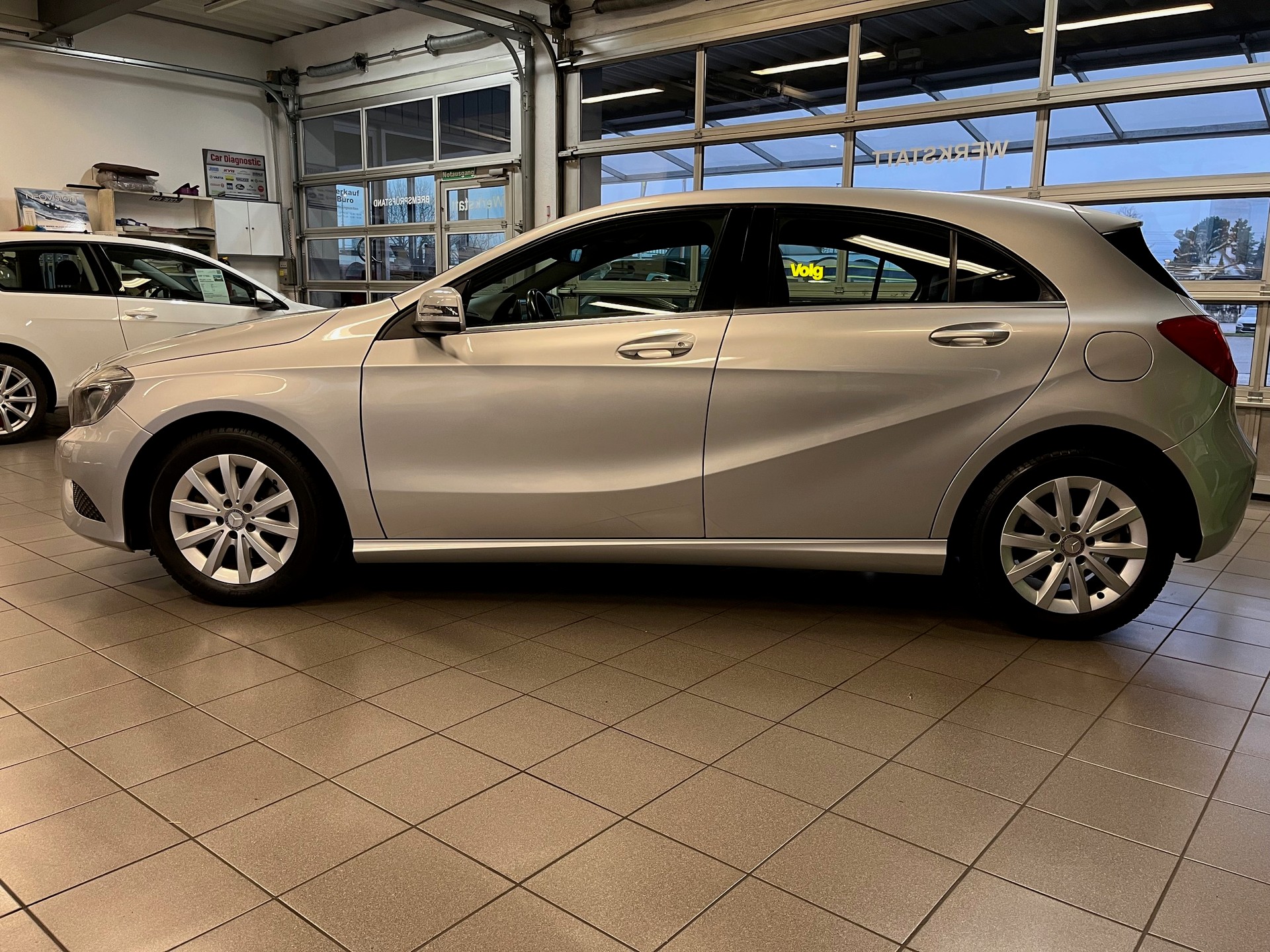 MERCEDES-BENZ A 180 Style-image-3