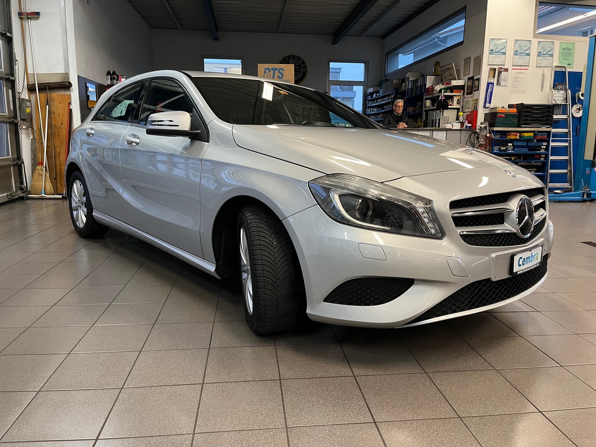 MERCEDES-BENZ A 180 Style-image-4
