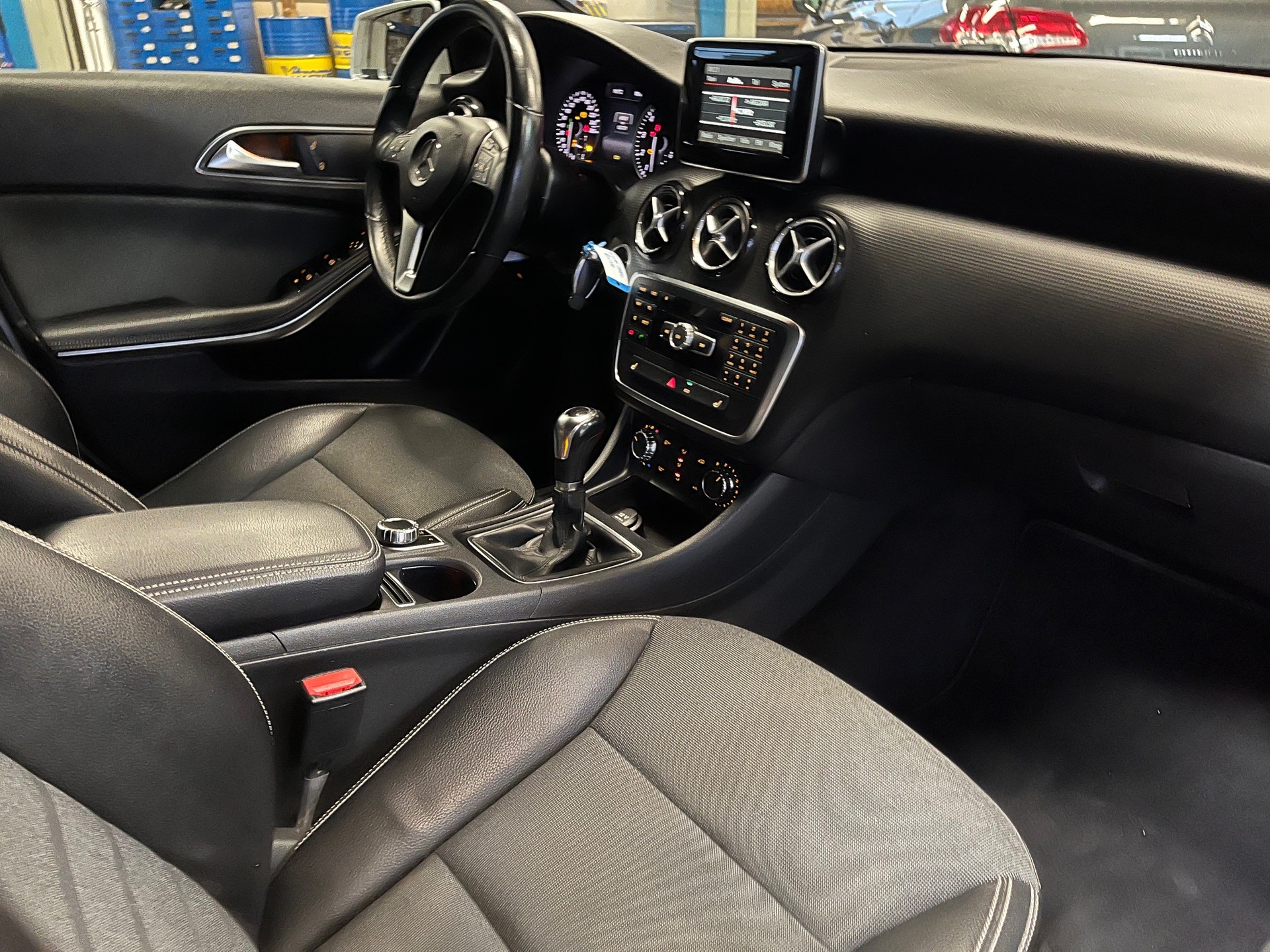 MERCEDES-BENZ A 180 Style-image-9
