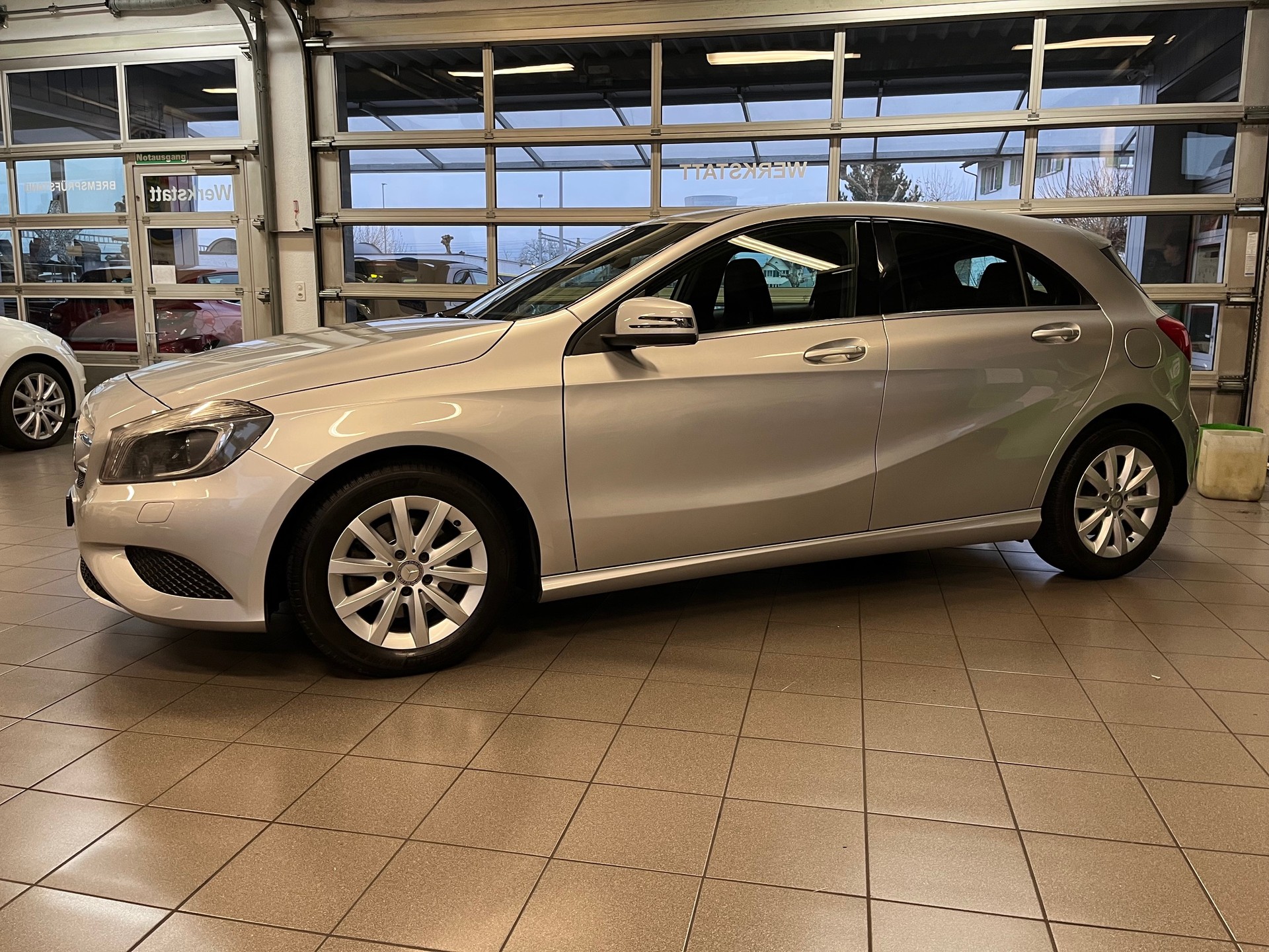 MERCEDES-BENZ A 180 Style-image-2