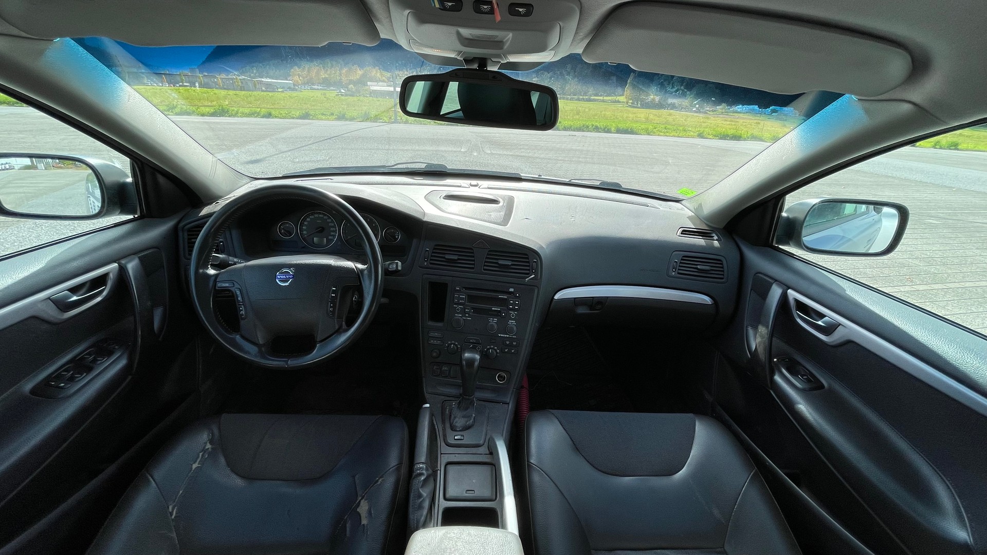VOLVO XC70 2.5T AWD-image-9