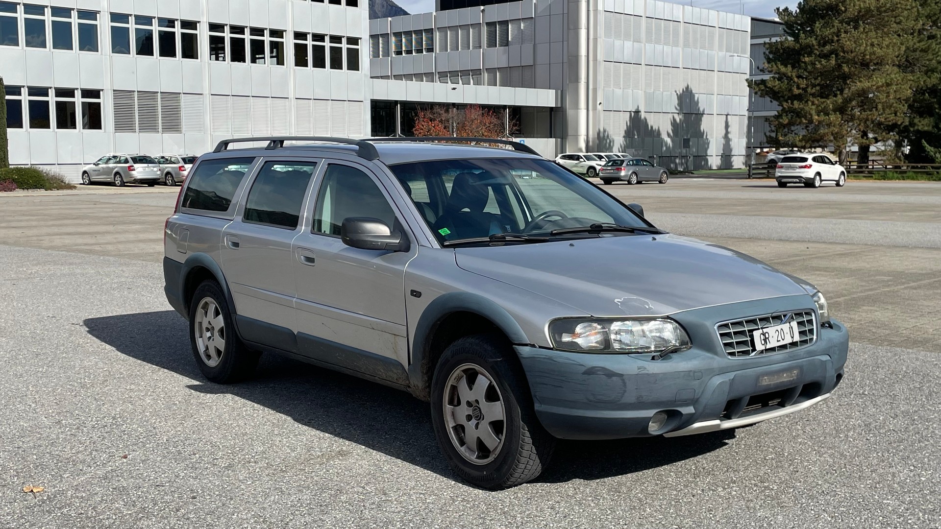 VOLVO XC70 2.5T AWD-image-2