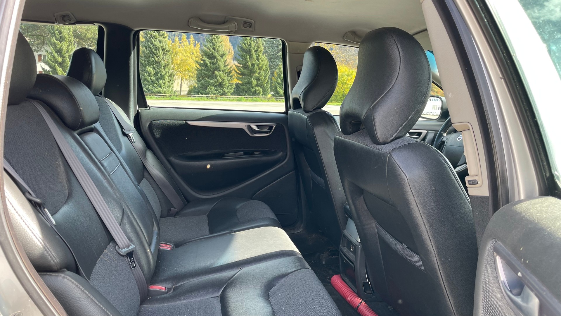 VOLVO XC70 2.5T AWD-image-10