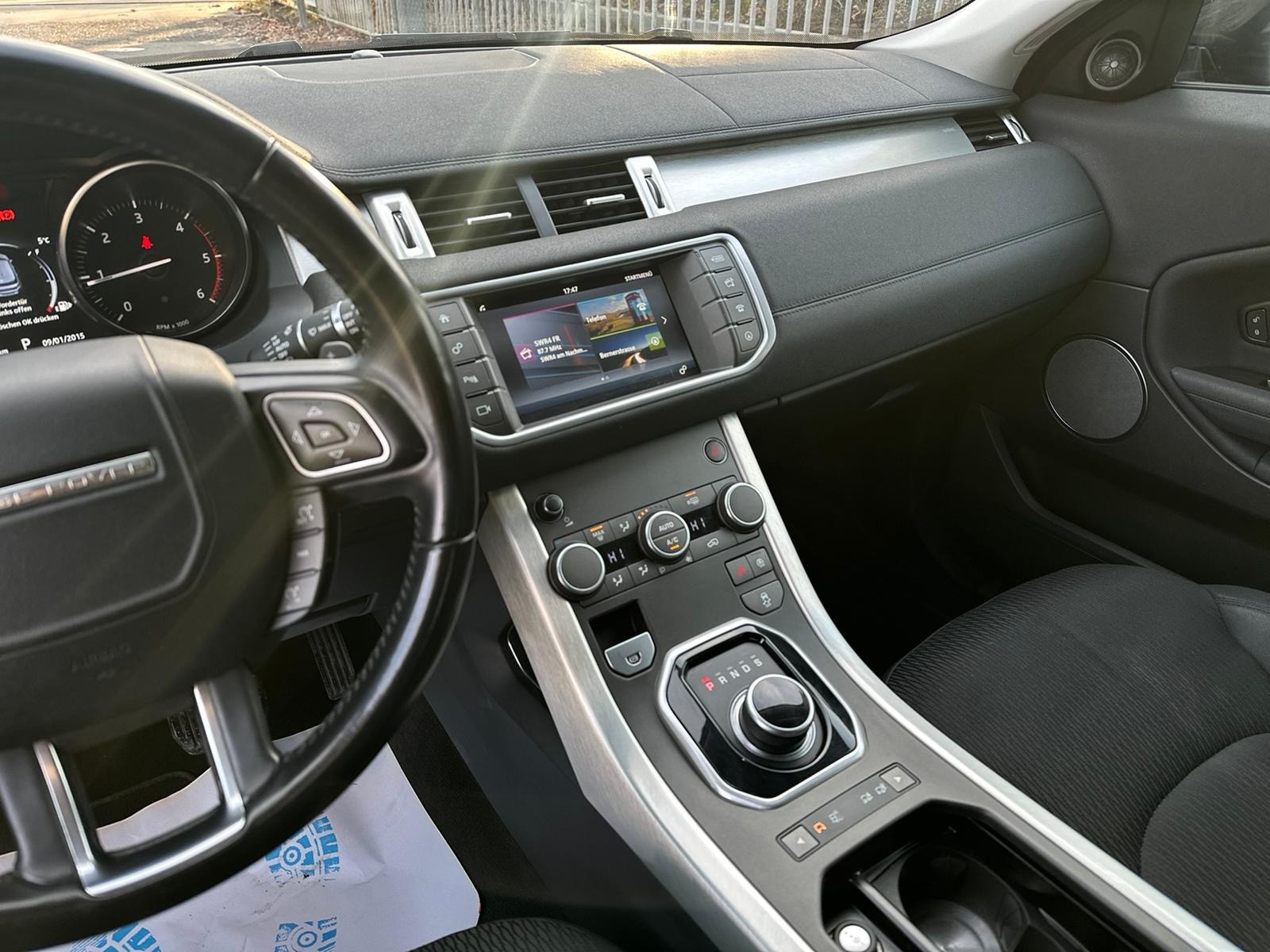 LAND ROVER Range Rover Evoque 2.0 TD4 SE Dynamic AT9-image-12
