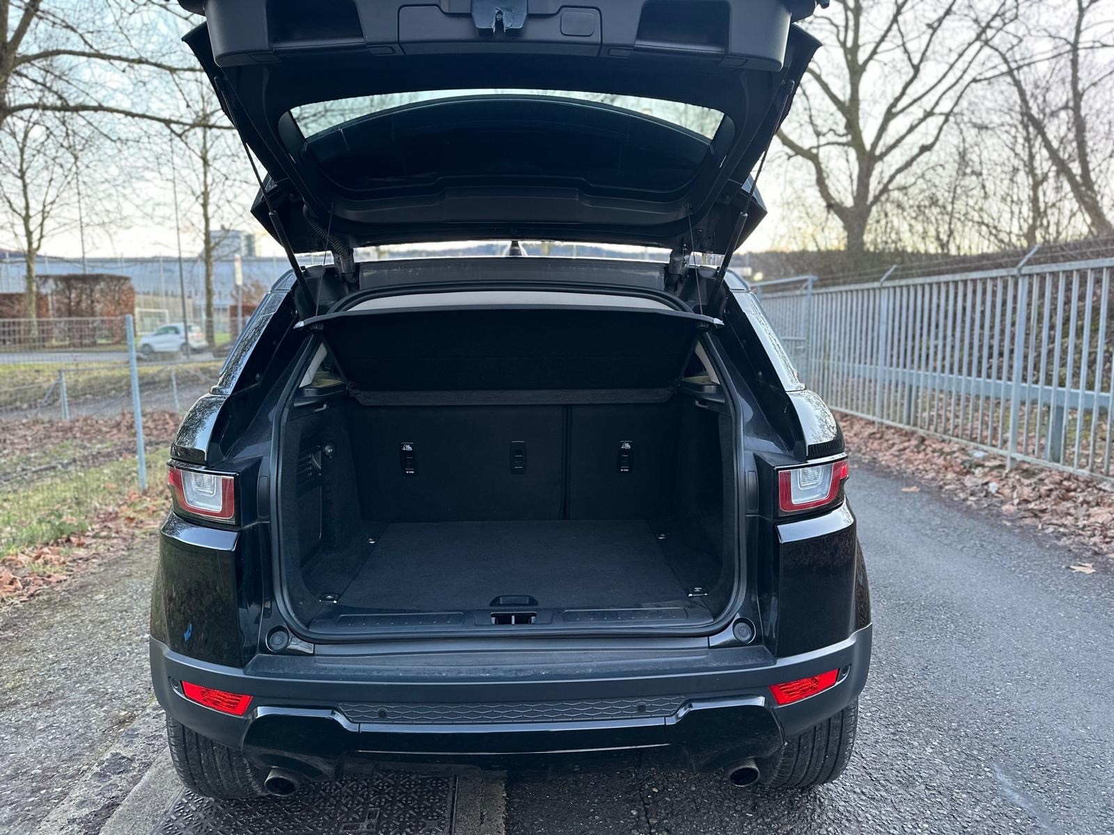 LAND ROVER Range Rover Evoque 2.0 TD4 SE Dynamic AT9-image-8