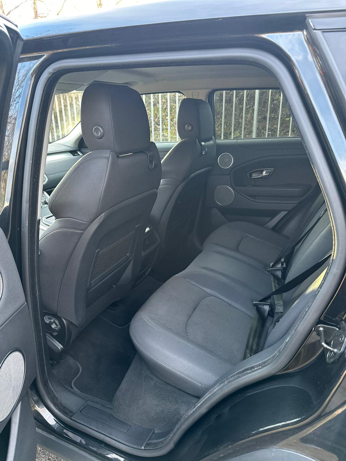 LAND ROVER Range Rover Evoque 2.0 TD4 SE Dynamic AT9-image-9