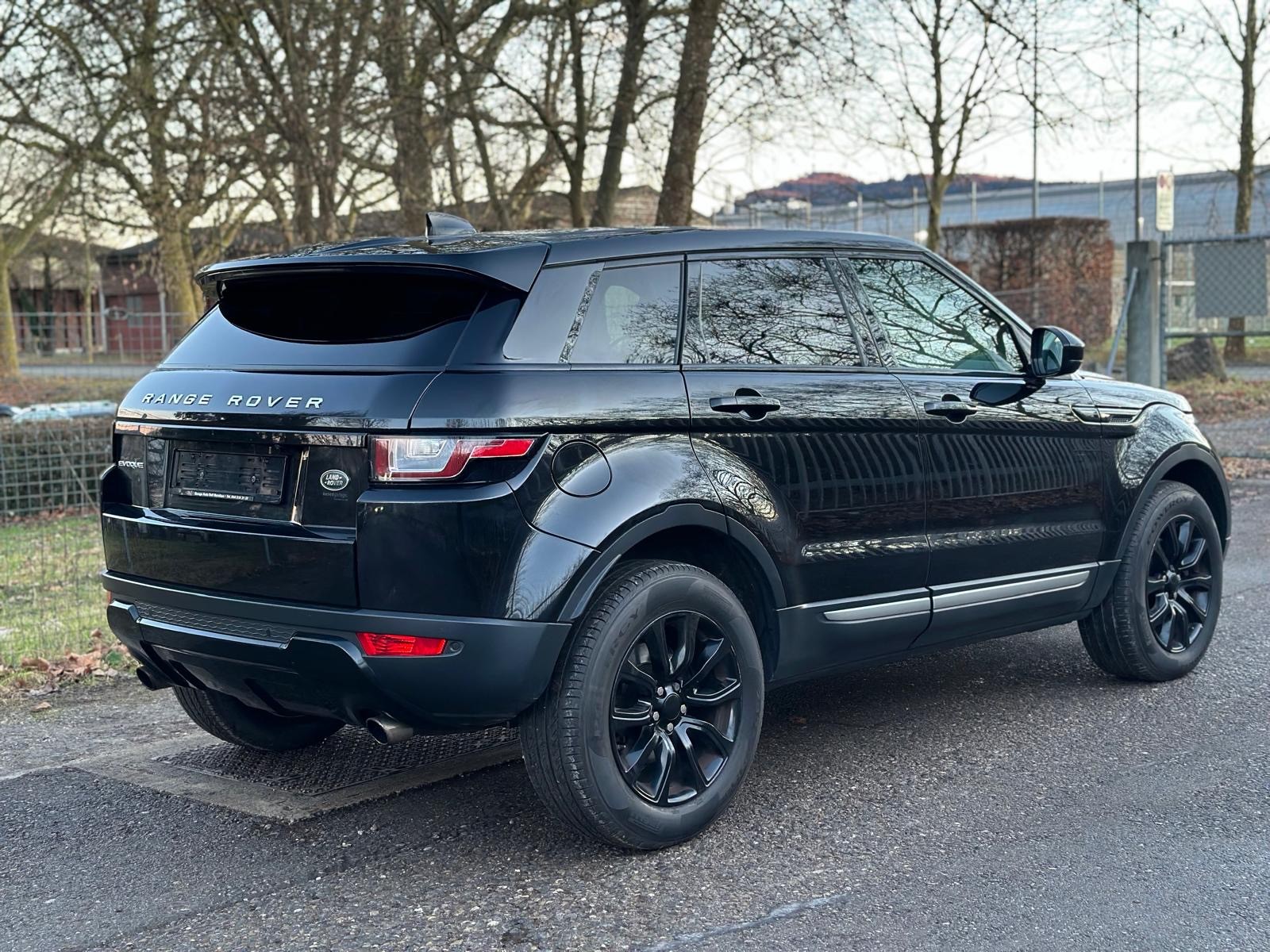 LAND ROVER Range Rover Evoque 2.0 TD4 SE Dynamic AT9-image-5