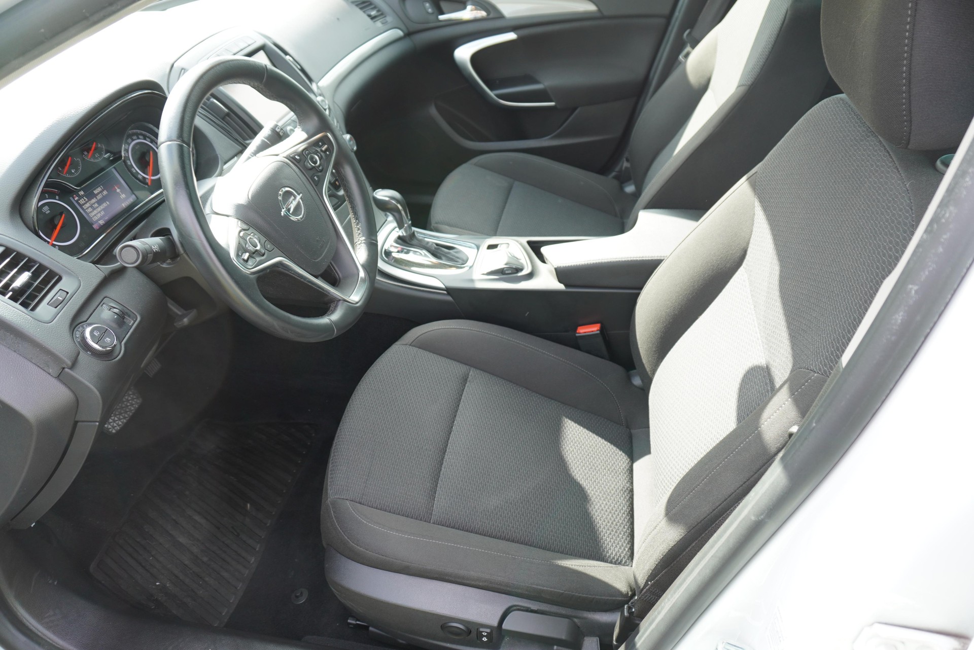 OPEL Insignia Sports Tourer 1.6 T Edition-image-8