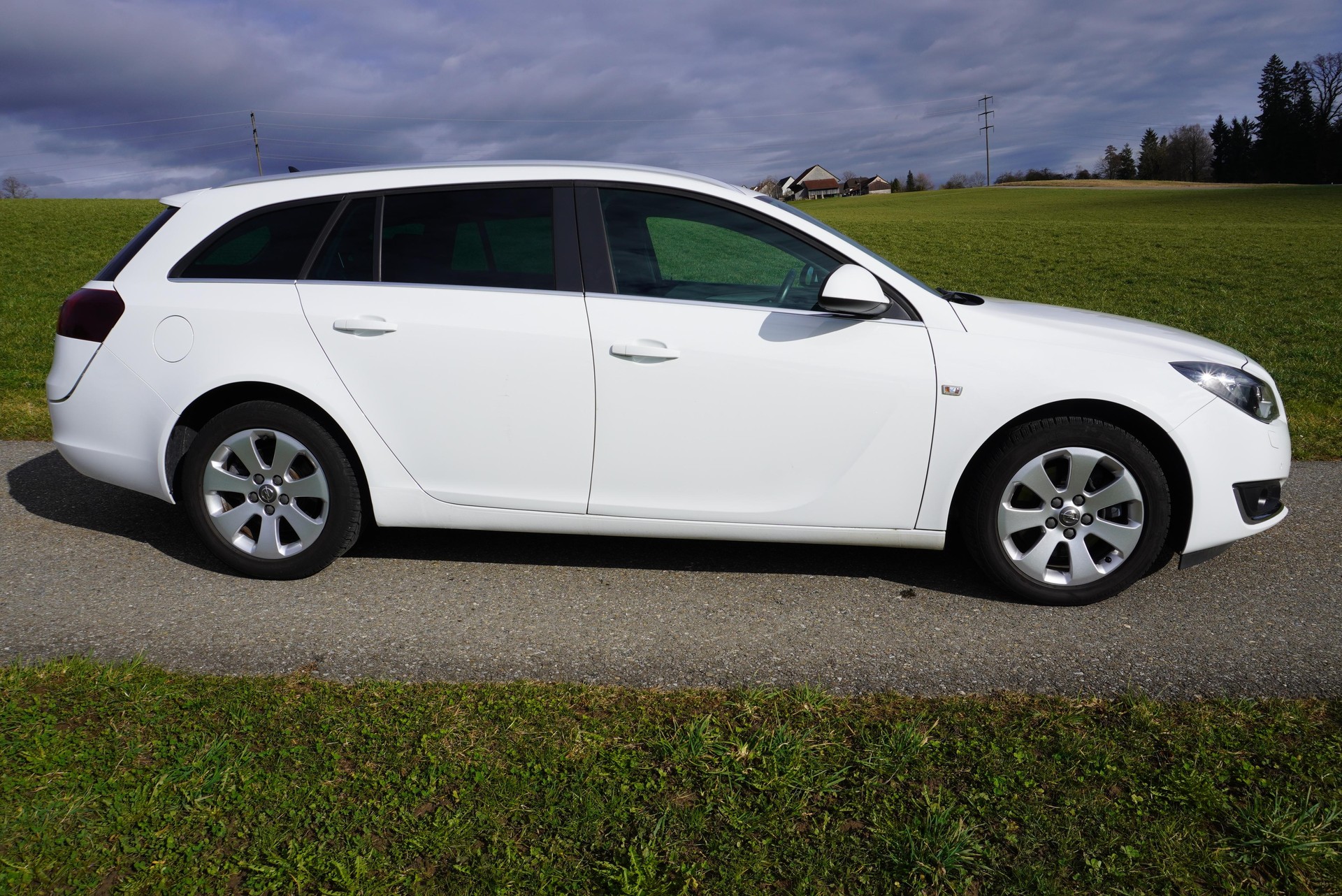 OPEL Insignia Sports Tourer 1.6 T Edition-image-3