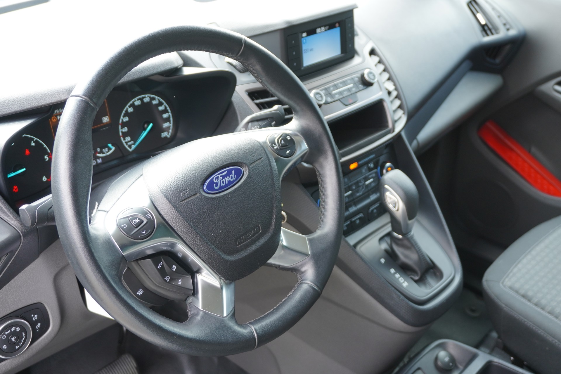 FORD Transit Connect Van T230 1.5 EcoBlue Trend Automat-image-15