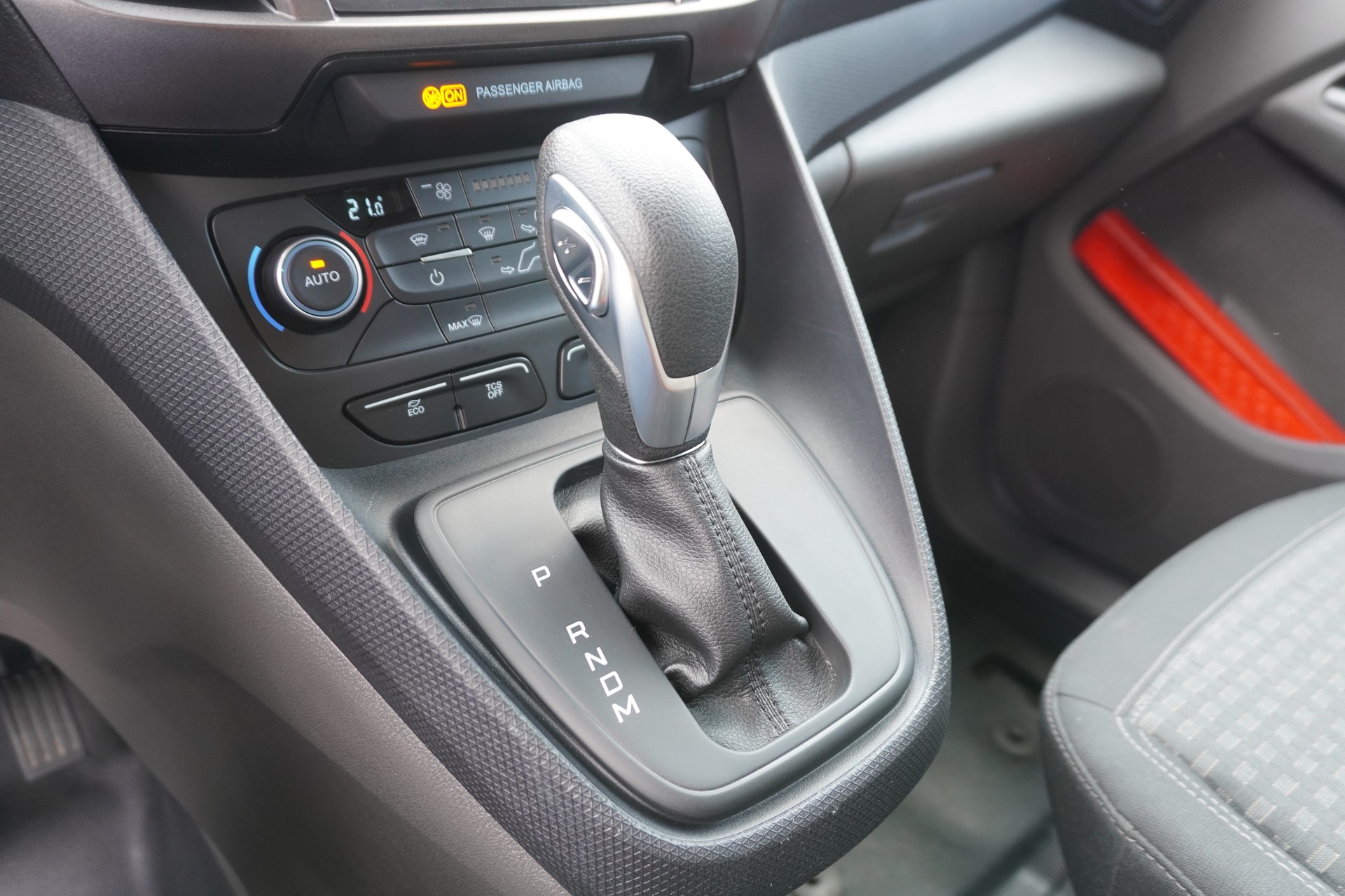 FORD Transit Connect Van T230 1.5 EcoBlue Trend Automat-image-16