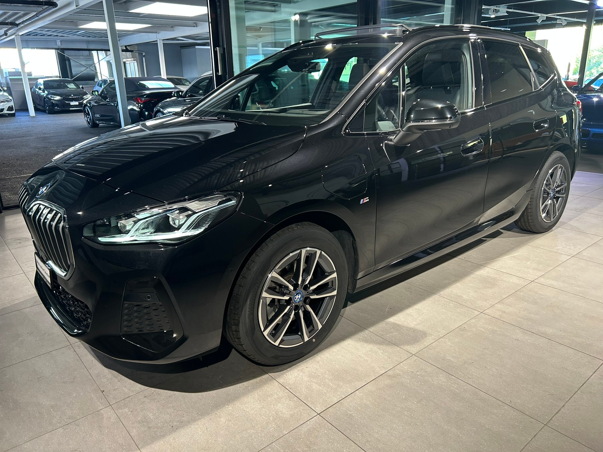 BMW 225e xDrive Active Tourer M Sport-showroom-element-2