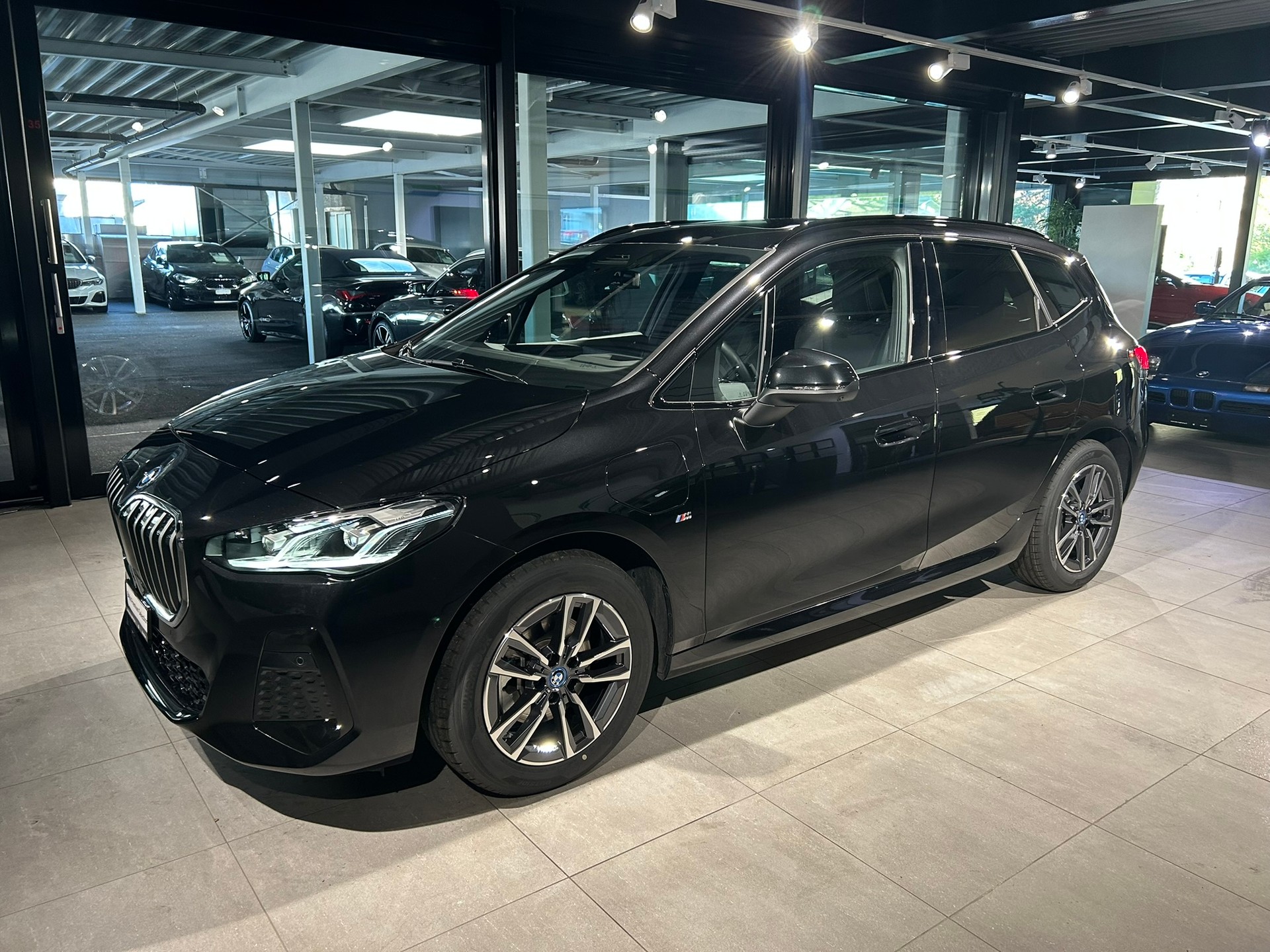BMW 225e xDrive Active Tourer M Sport-showroom-element-3