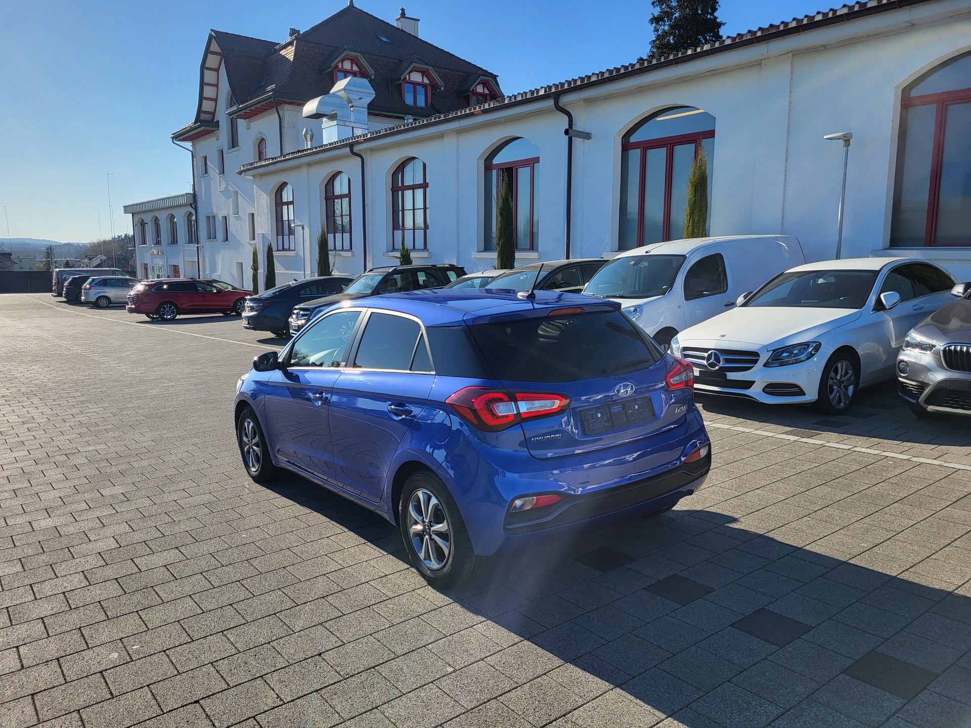 HYUNDAI i20 1.0 T-GDi Amplia-image-2