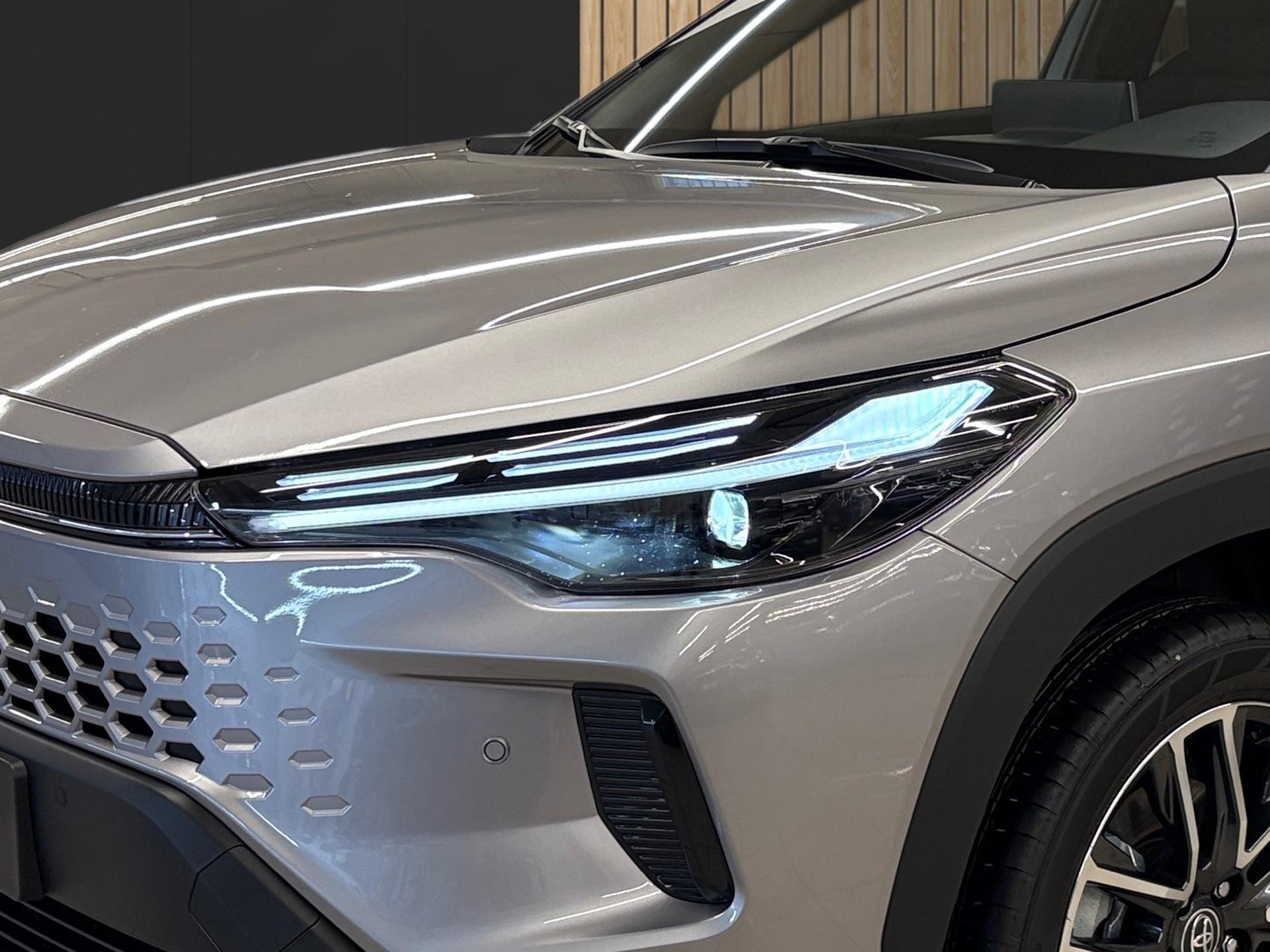 TOYOTA Corolla Cross 2.0 HSD Trend AWD-i-image-8