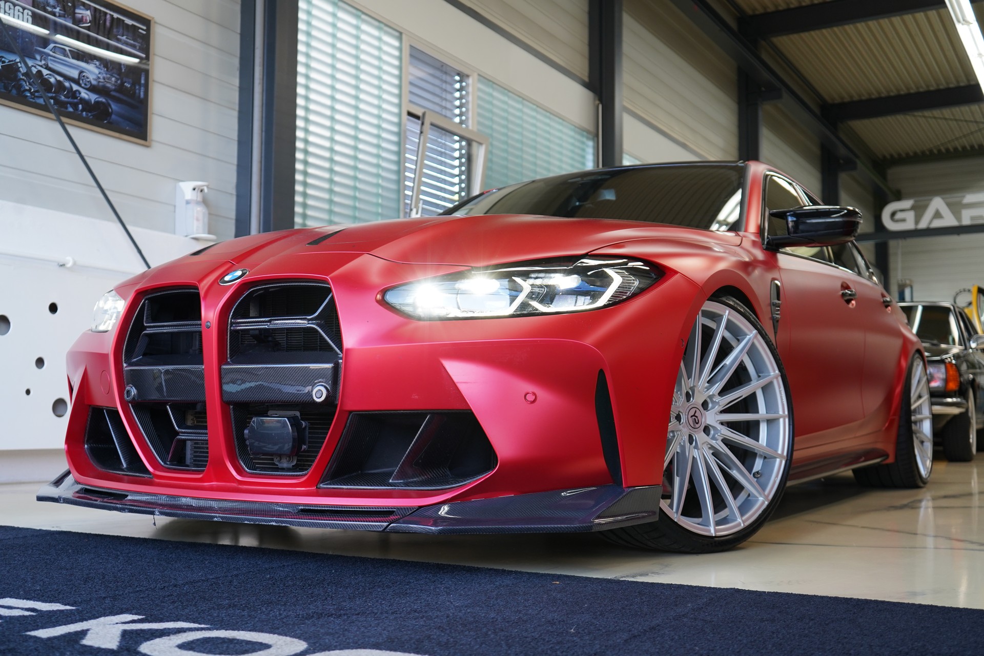 BMW M3 Competition-showroom-element-1