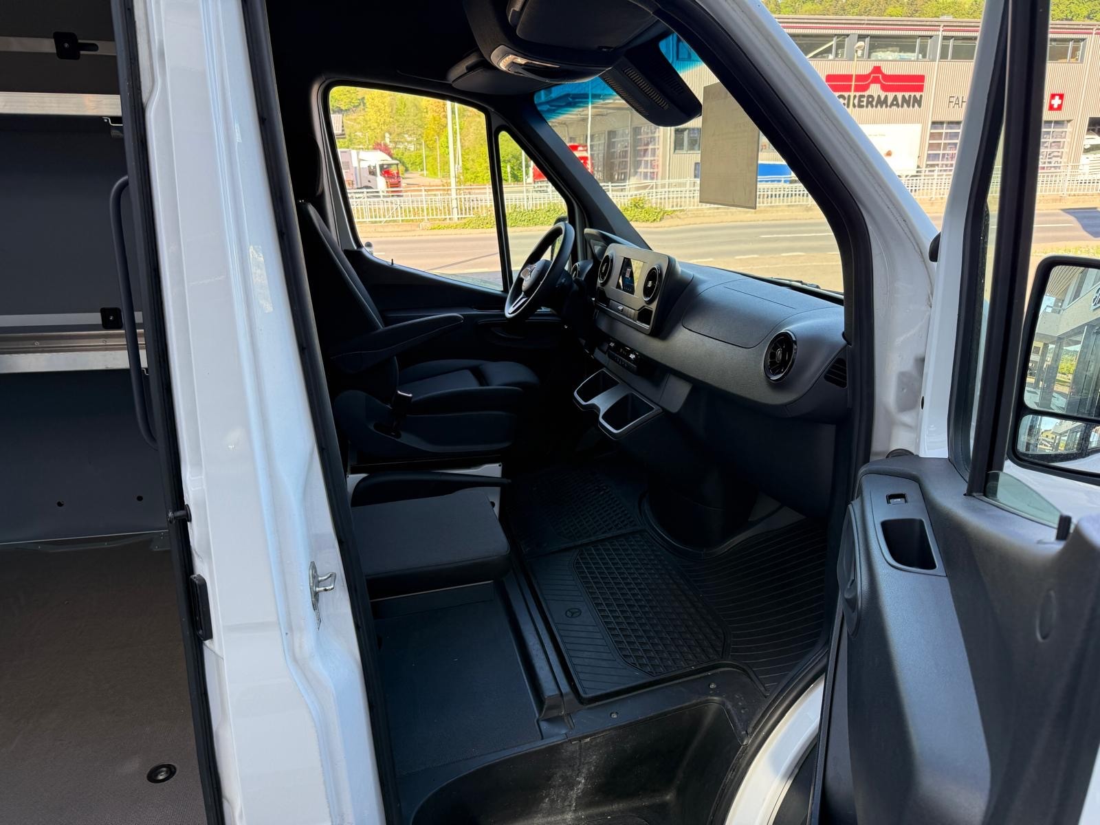MERCEDES-BENZ Sprinter 315 CDI Standard Worker 9G-TRONIC FWD-image-7