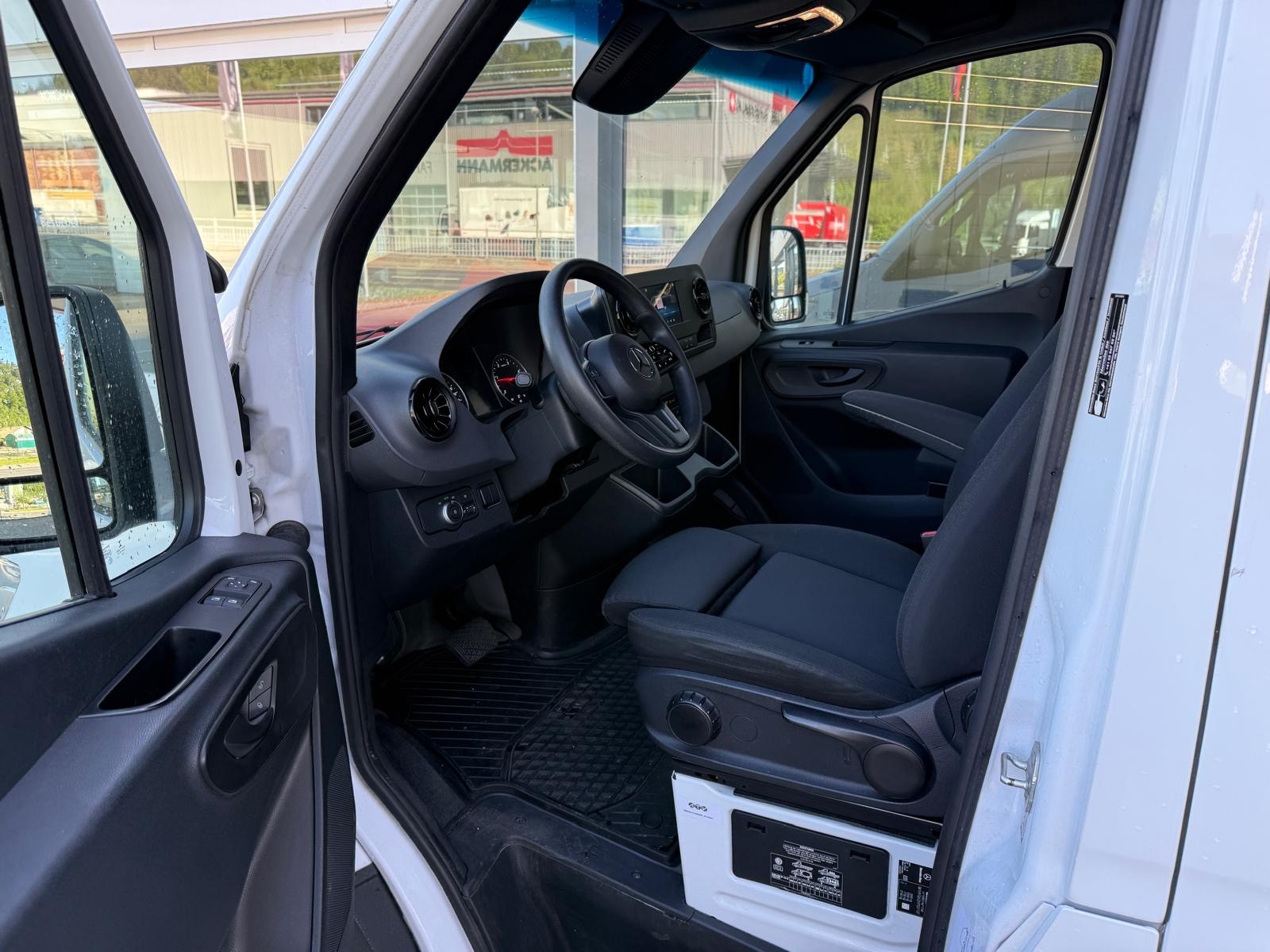MERCEDES-BENZ Sprinter 315 CDI Standard Worker 9G-TRONIC FWD-showroom-element-3