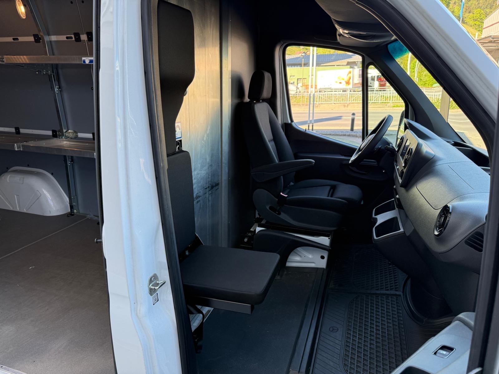 MERCEDES-BENZ Sprinter 315 CDI Standard Worker 9G-TRONIC FWD-image-6