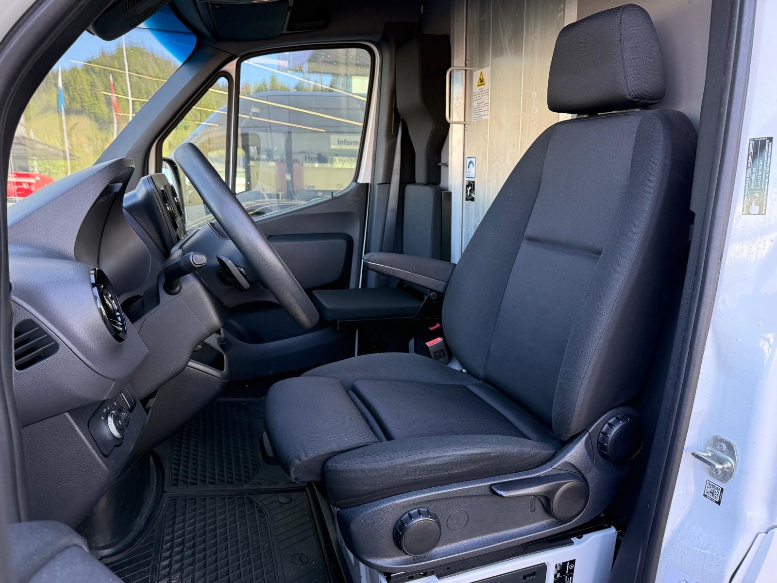 MERCEDES-BENZ Sprinter 315 CDI Standard Worker 9G-TRONIC FWD-image-14