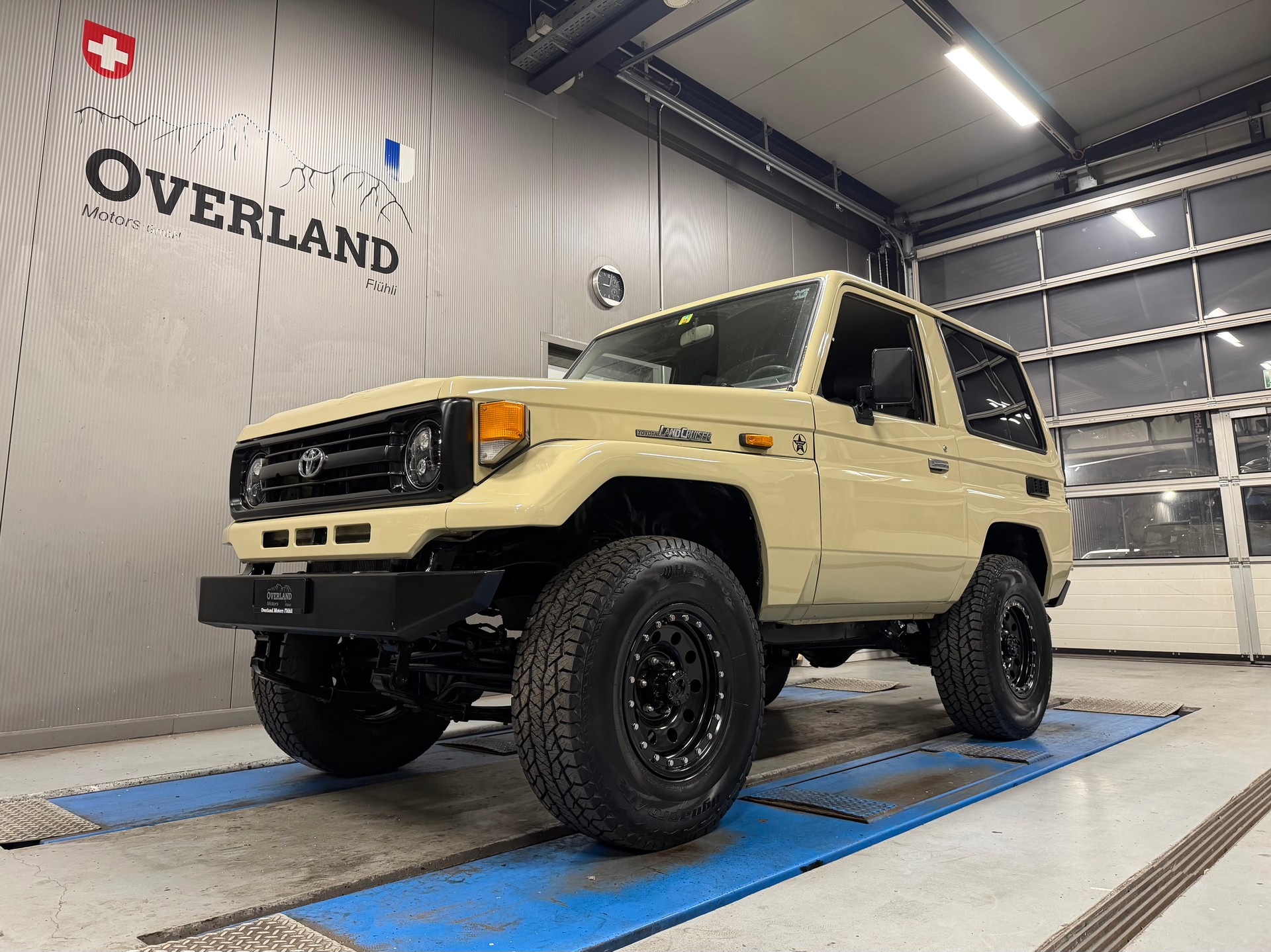 TOYOTA Land Cruiser 400 HdT 4.2 D-image-8