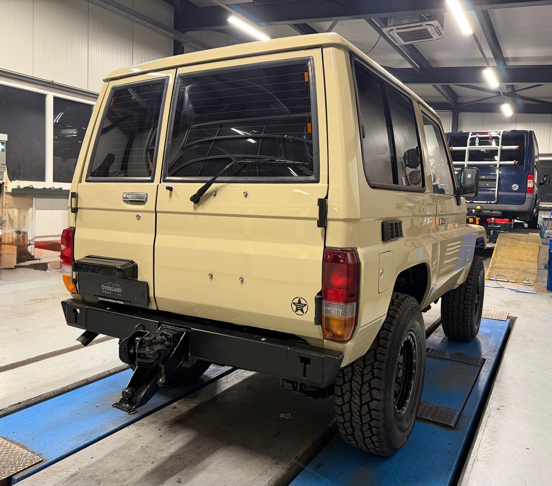 TOYOTA Land Cruiser 400 HdT 4.2 D-image-5