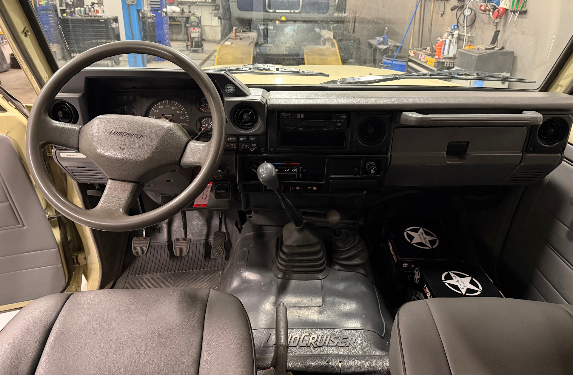 TOYOTA Land Cruiser 400 HdT 4.2 D-image-10