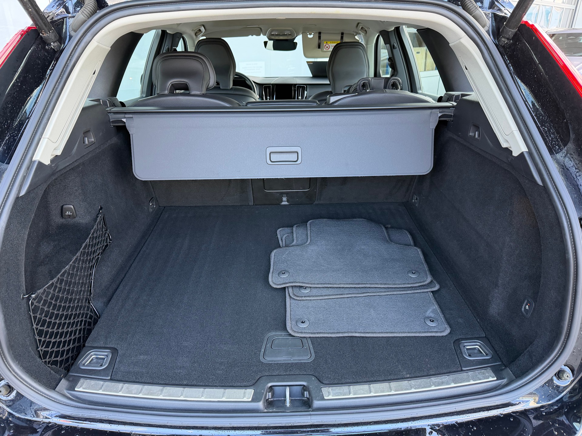 VOLVO XC60 B4 Diesel Mild Hybrid AWD Momentum Geartronic-image-14