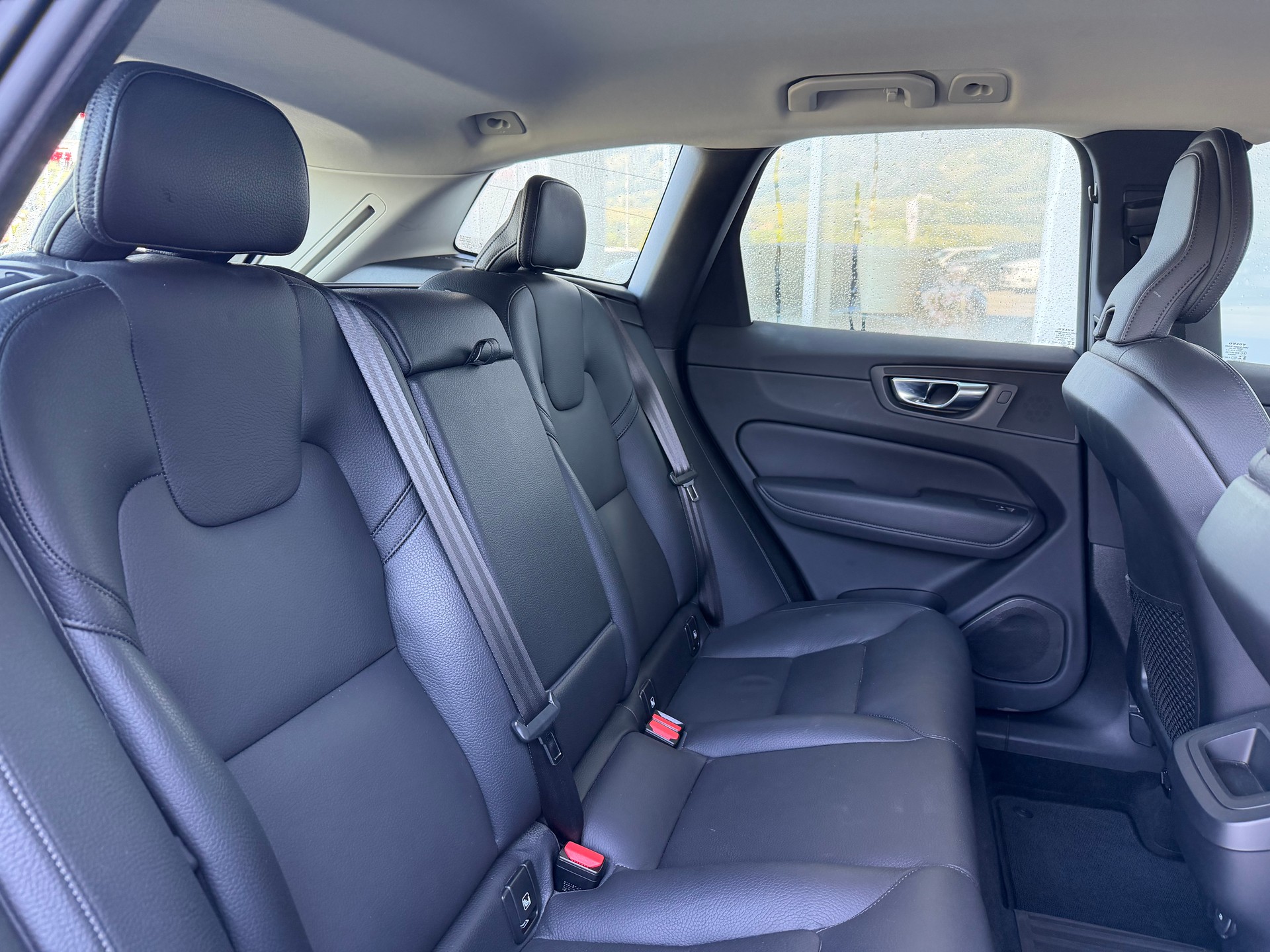 VOLVO XC60 B4 Diesel Mild Hybrid AWD Momentum Geartronic-image-4