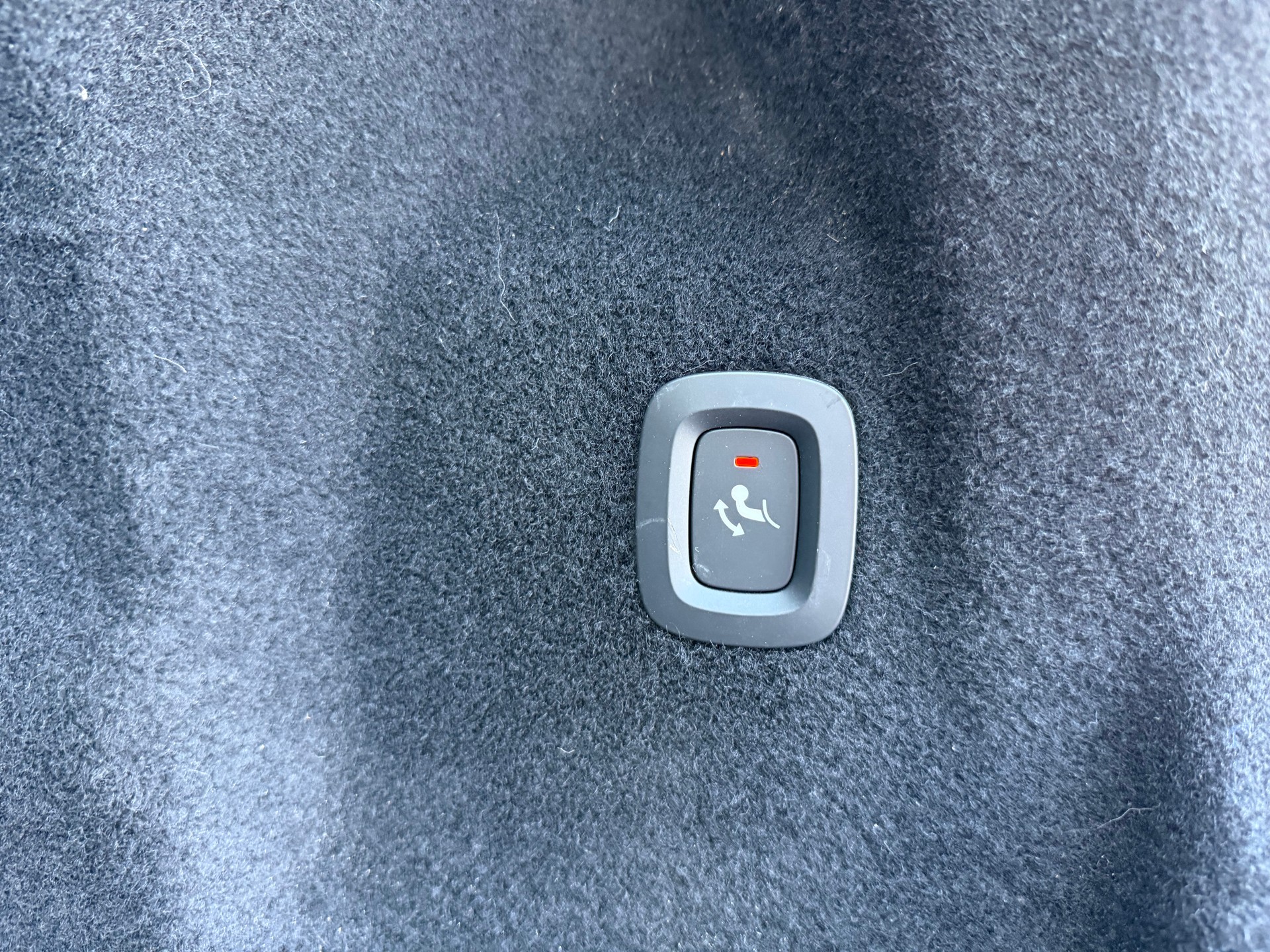 VOLVO XC60 B4 Diesel Mild Hybrid AWD Momentum Geartronic-image-15
