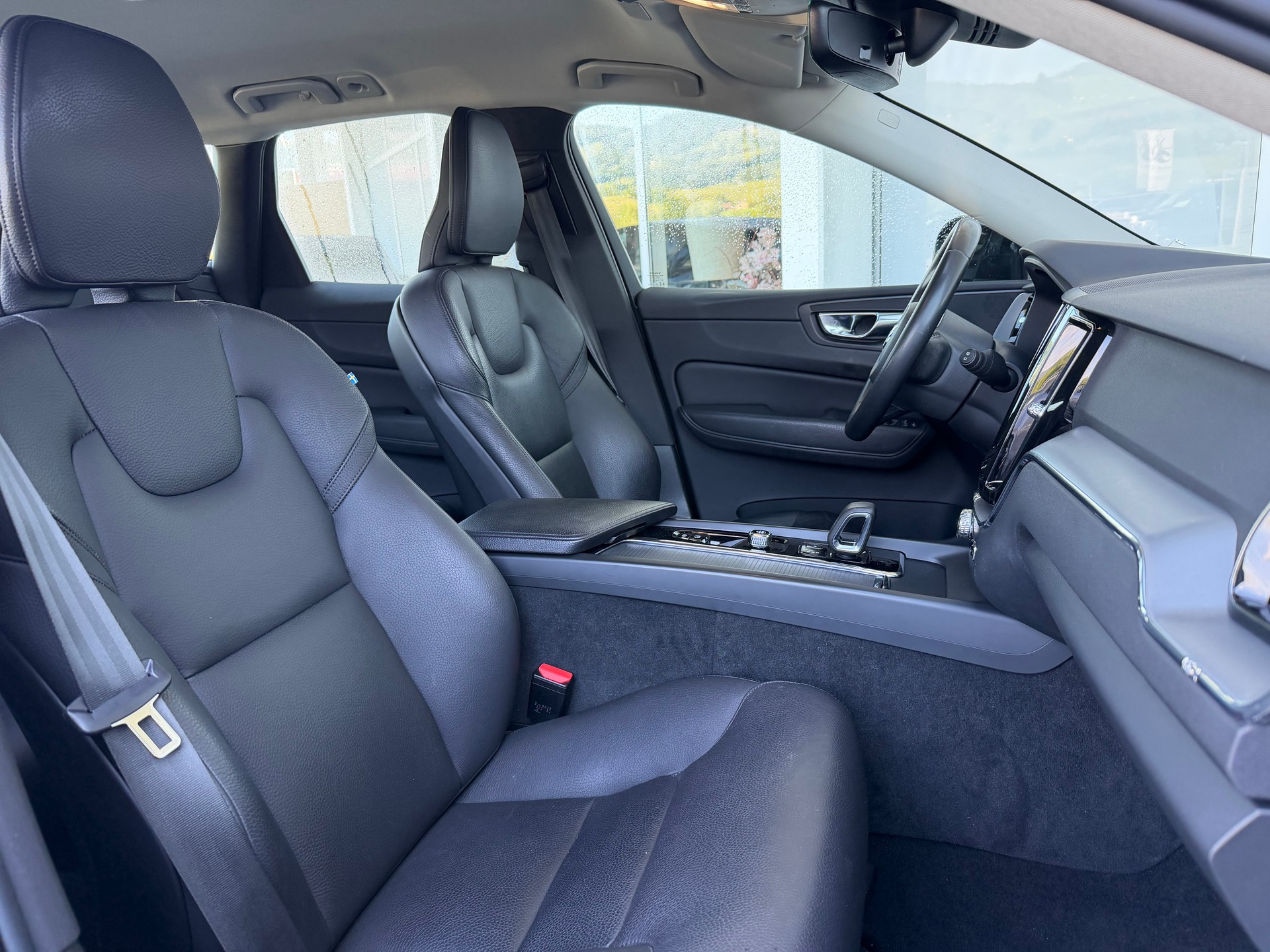 VOLVO XC60 B4 Diesel Mild Hybrid AWD Momentum Geartronic-showroom-element-3