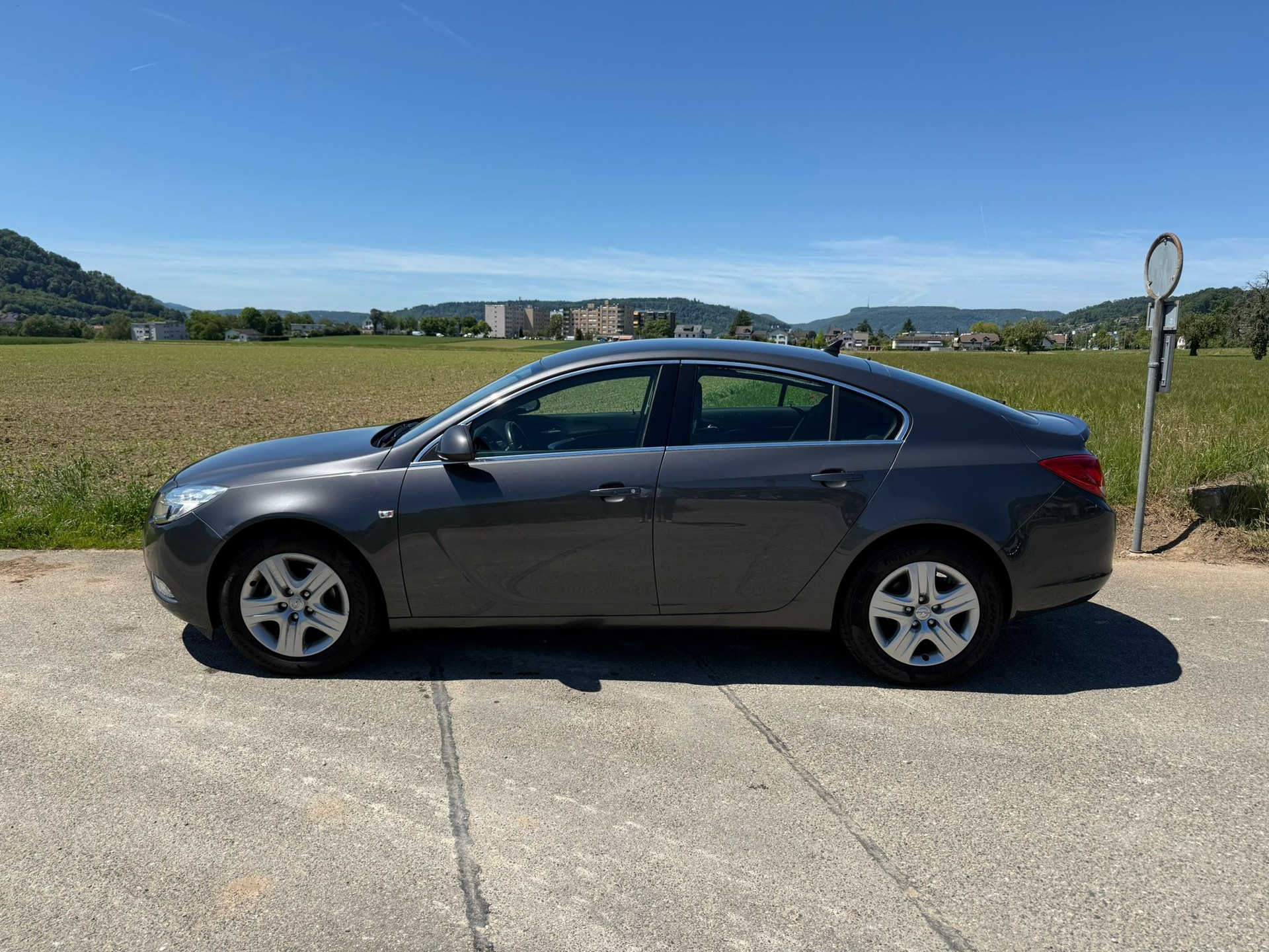 OPEL Insignia 1.8-image-1