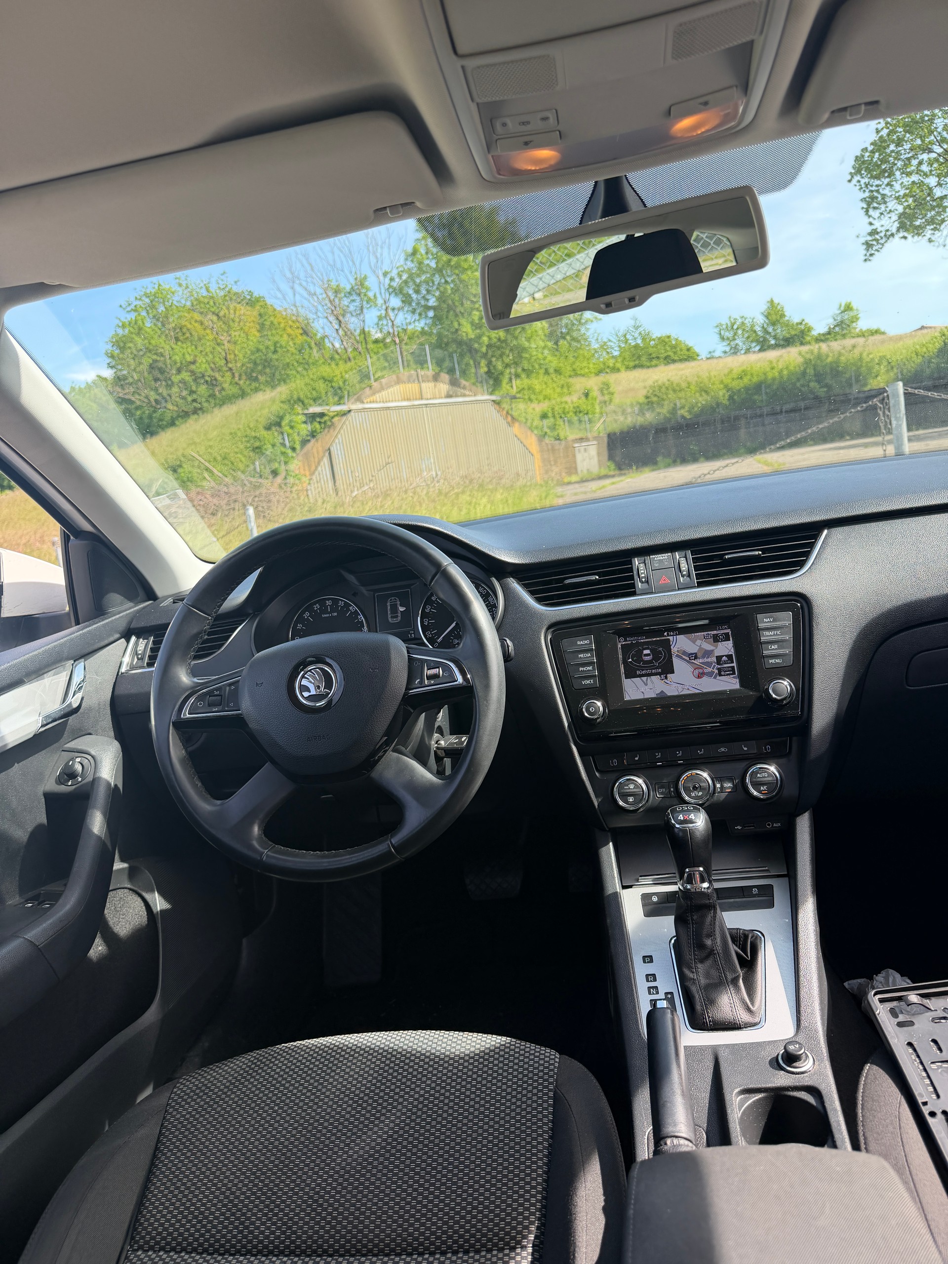 SKODA Octavia Combi 2.0 TDI Ambition 4x4 DSG-image-9