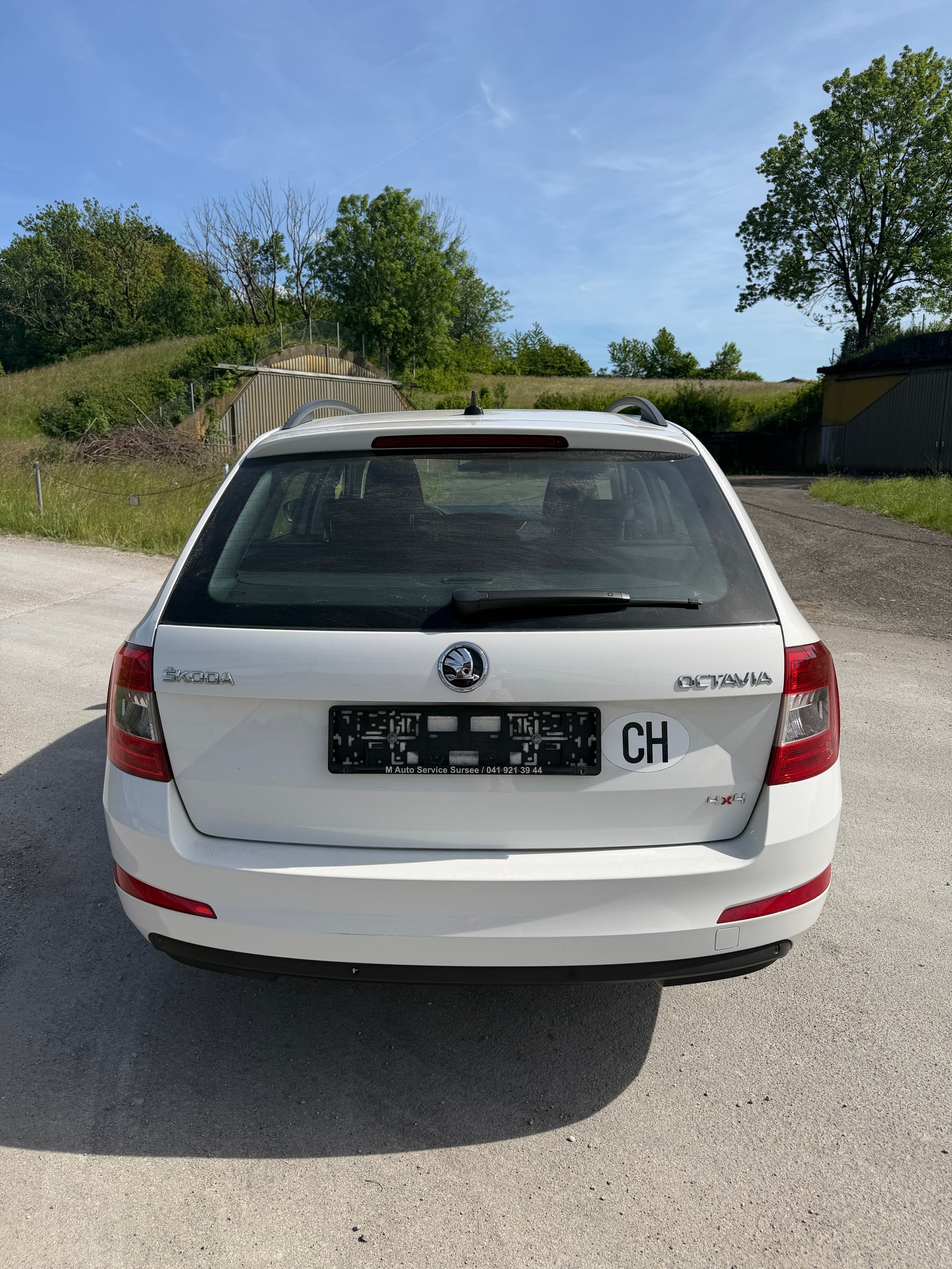 SKODA Octavia Combi 2.0 TDI Ambition 4x4 DSG-image-5