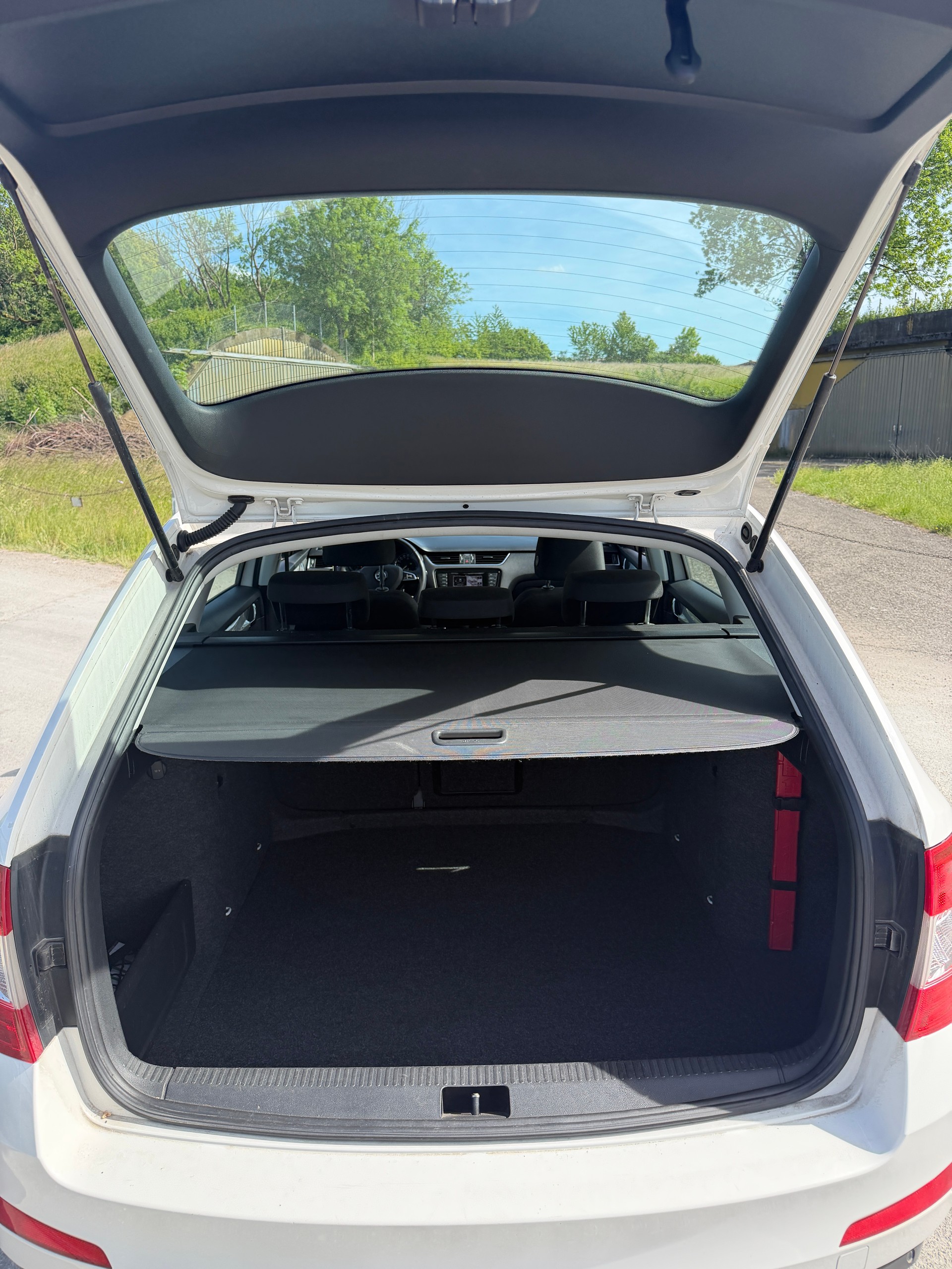 SKODA Octavia Combi 2.0 TDI Ambition 4x4 DSG-image-14