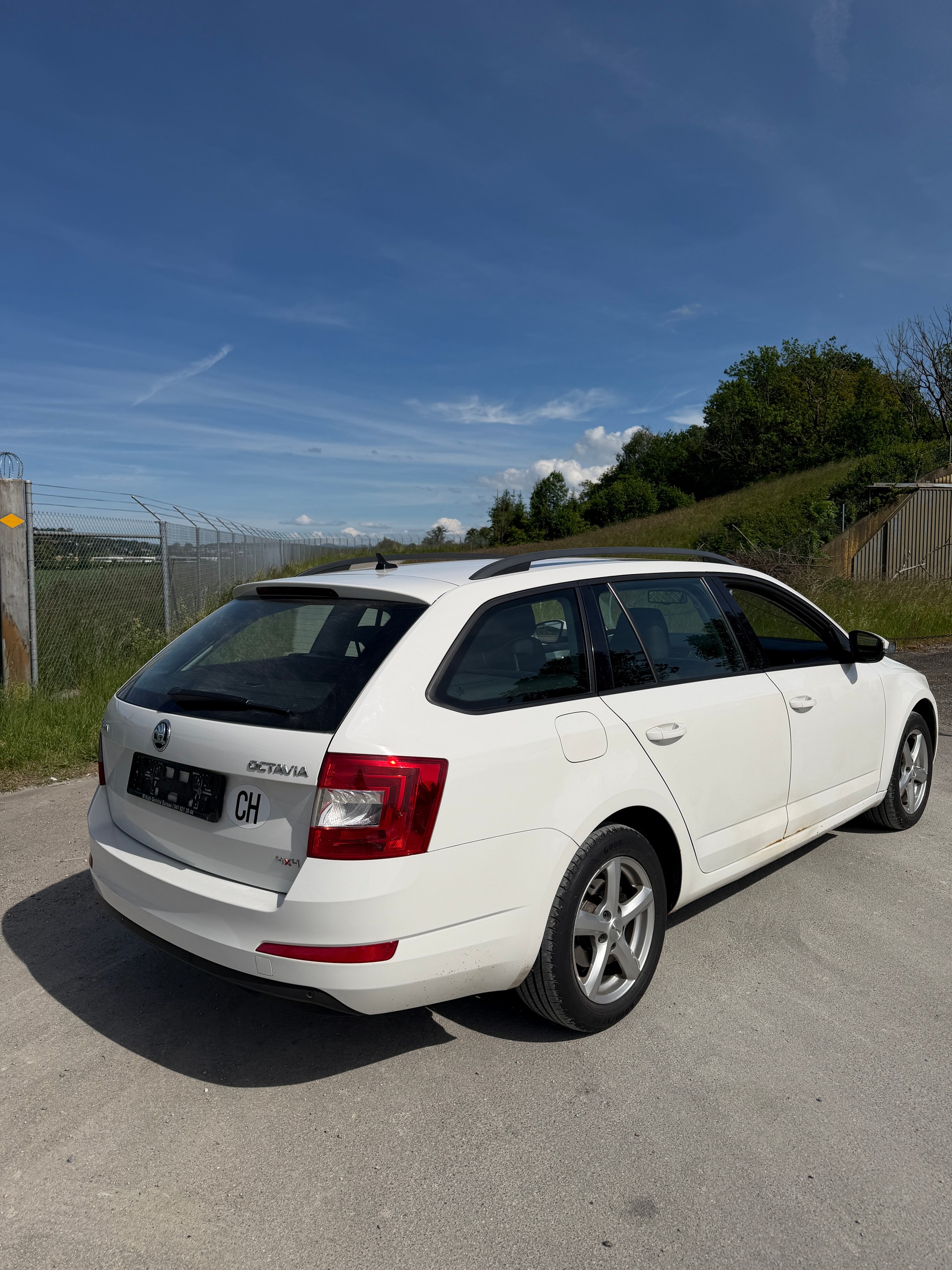 SKODA Octavia Combi 2.0 TDI Ambition 4x4 DSG-image-6