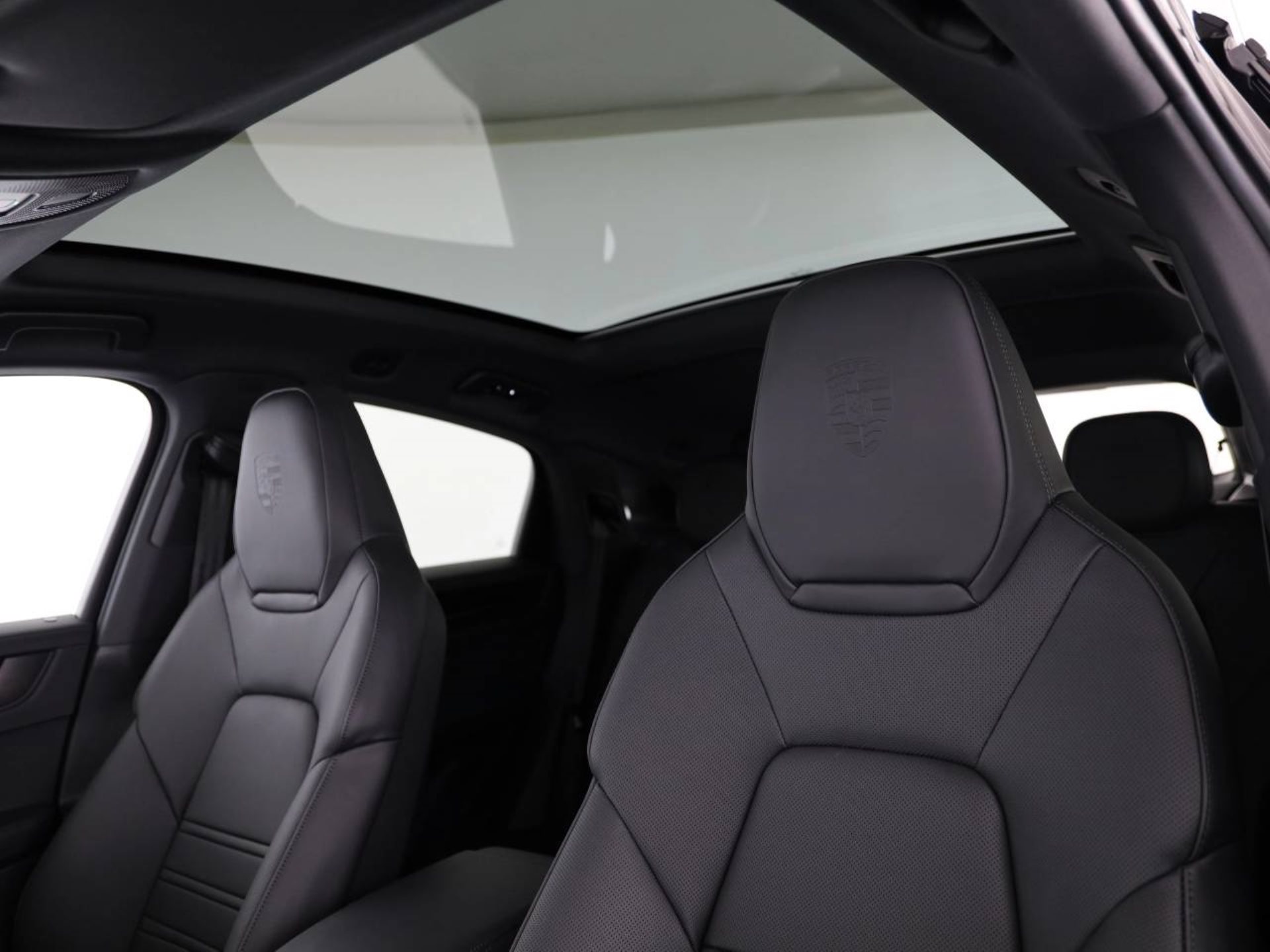 PORSCHE Cayenne E-Hybrid Coupé Black Edition-showroom-element-3