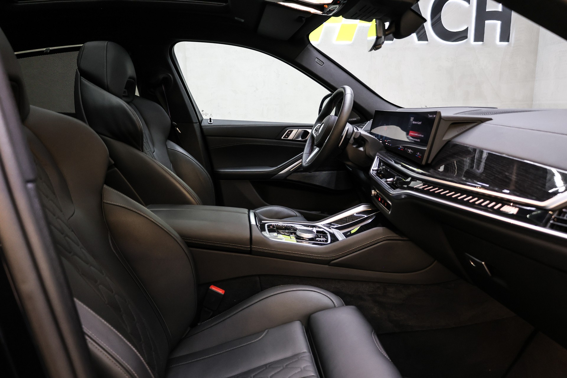 BMW X6 M60i M Sport Pro-image-29